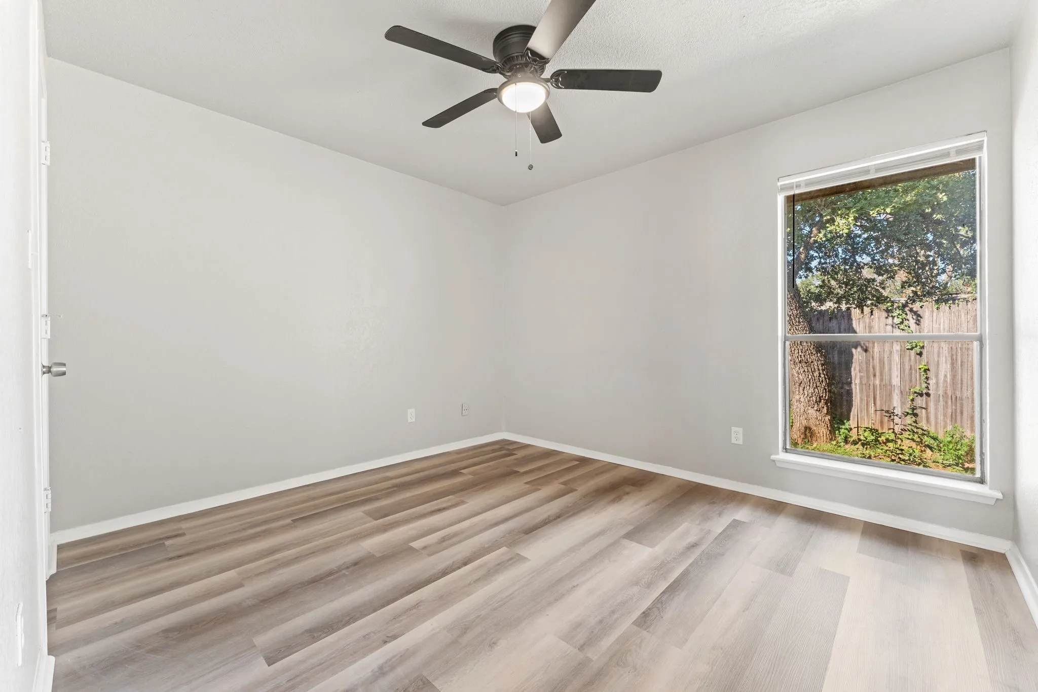 Duplex For Rent in Tarrant County , 2512 Windy Pine Lane, Arlington, Texas 76015, 3 Bedroom, 2 Bathroom, Garage spaces, 1,168 Sqft, built in 1981, mls#21333394, Real Estate Agent in Arlington, Homes For Rent in Tarrant county, Homes For Rent in Arlington, Realtor in Arlington Texas, Real Estate Brokerage Independent Realty Texas, Luminita Cordes Realtor