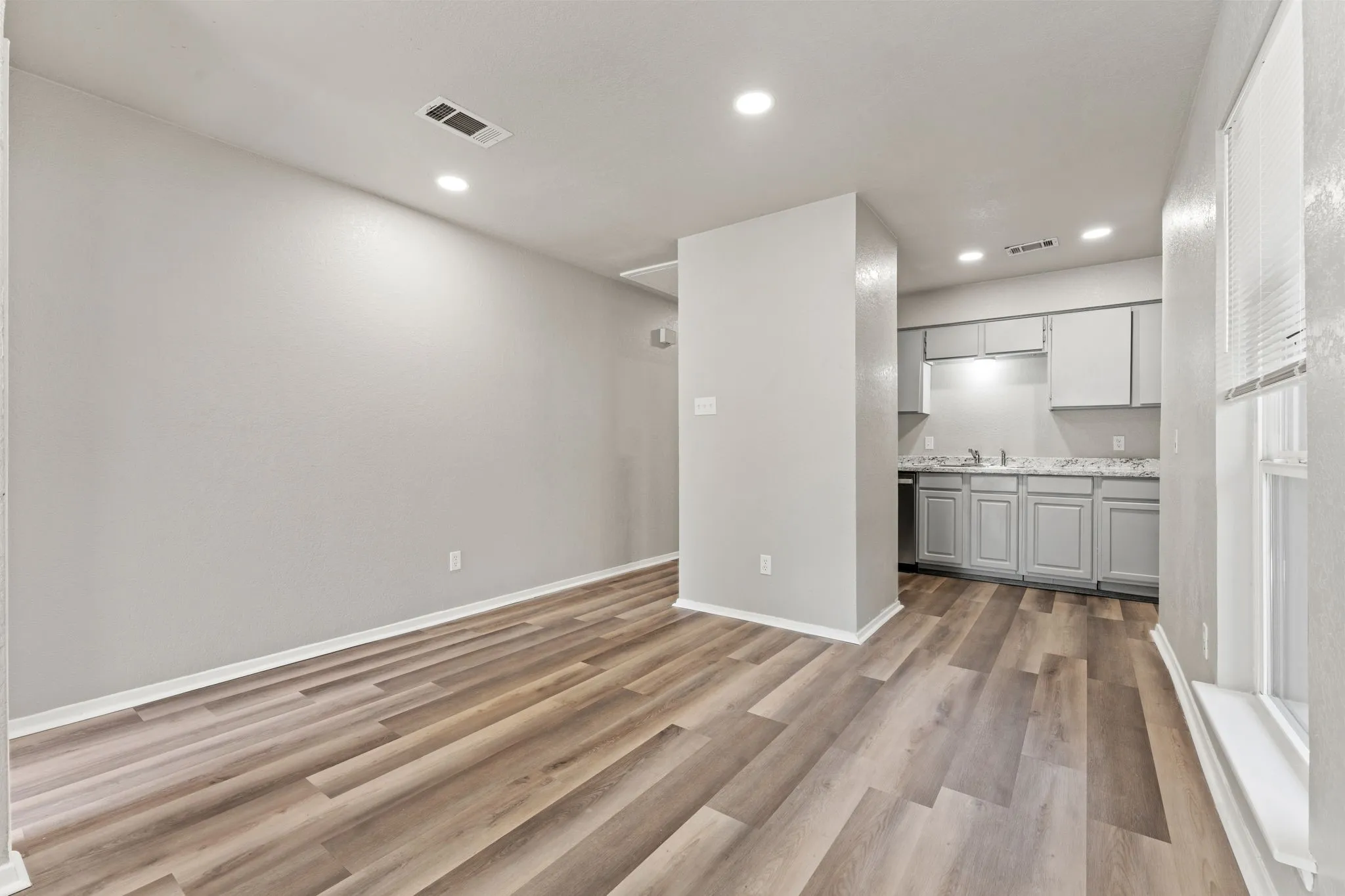 Duplex For Rent in Tarrant County , 2512 Windy Pine Lane, Arlington, Texas 76015, 3 Bedroom, 2 Bathroom, Garage spaces, 1,168 Sqft, built in 1981, mls#21333394, Real Estate Agent in Arlington, Homes For Rent in Tarrant county, Homes For Rent in Arlington, Realtor in Arlington Texas, Real Estate Brokerage Independent Realty Texas, Luminita Cordes Realtor