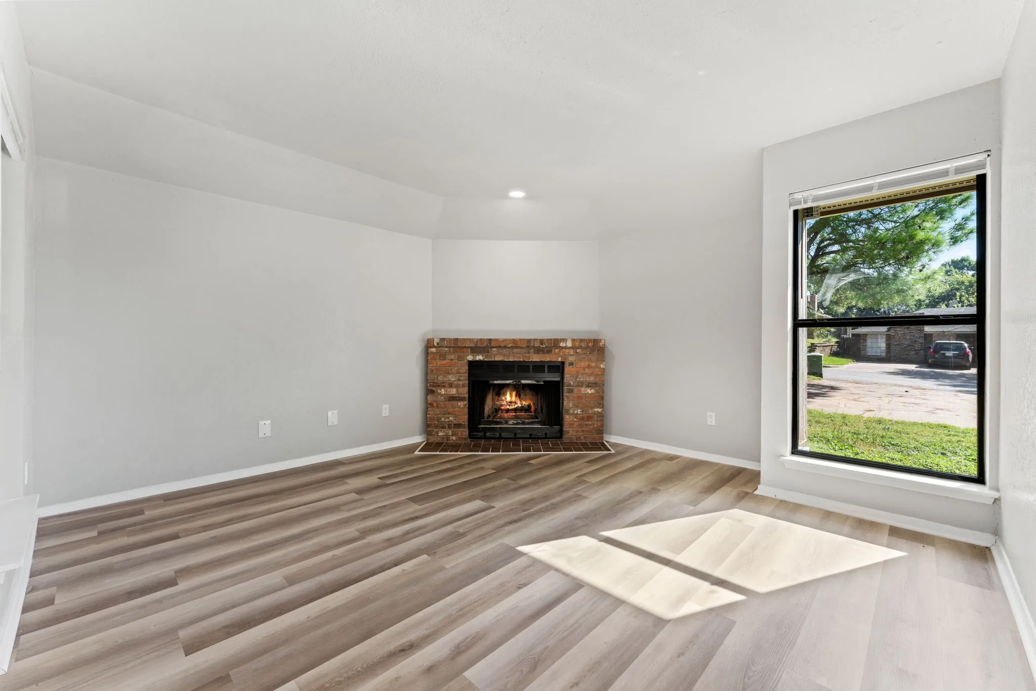 Duplex For Rent in Tarrant County , 2512 Windy Pine Lane, Arlington, Texas 76015, 3 Bedroom, 2 Bathroom, Garage spaces, 1,168 Sqft, built in 1981, mls#21333394, Real Estate Agent in Arlington, Homes For Rent in Tarrant county, Homes For Rent in Arlington, Realtor in Arlington Texas, Real Estate Brokerage Independent Realty Texas, Luminita Cordes Realtor