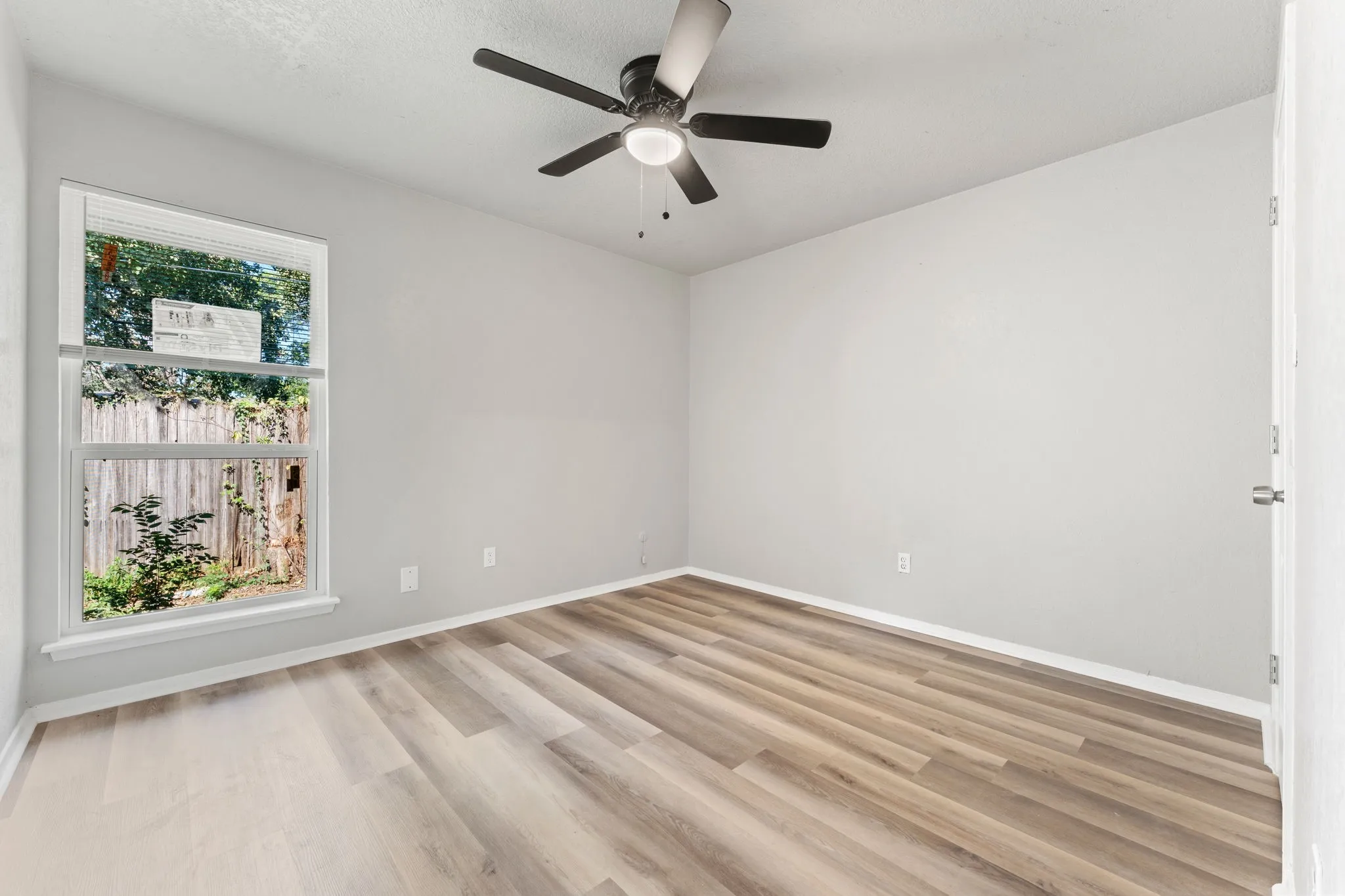 Duplex For Rent in Tarrant County , 2512 Windy Pine Lane, Arlington, Texas 76015, 3 Bedroom, 2 Bathroom, Garage spaces, 1,168 Sqft, built in 1981, mls#21333394, Real Estate Agent in Arlington, Homes For Rent in Tarrant county, Homes For Rent in Arlington, Realtor in Arlington Texas, Real Estate Brokerage Independent Realty Texas, Luminita Cordes Realtor