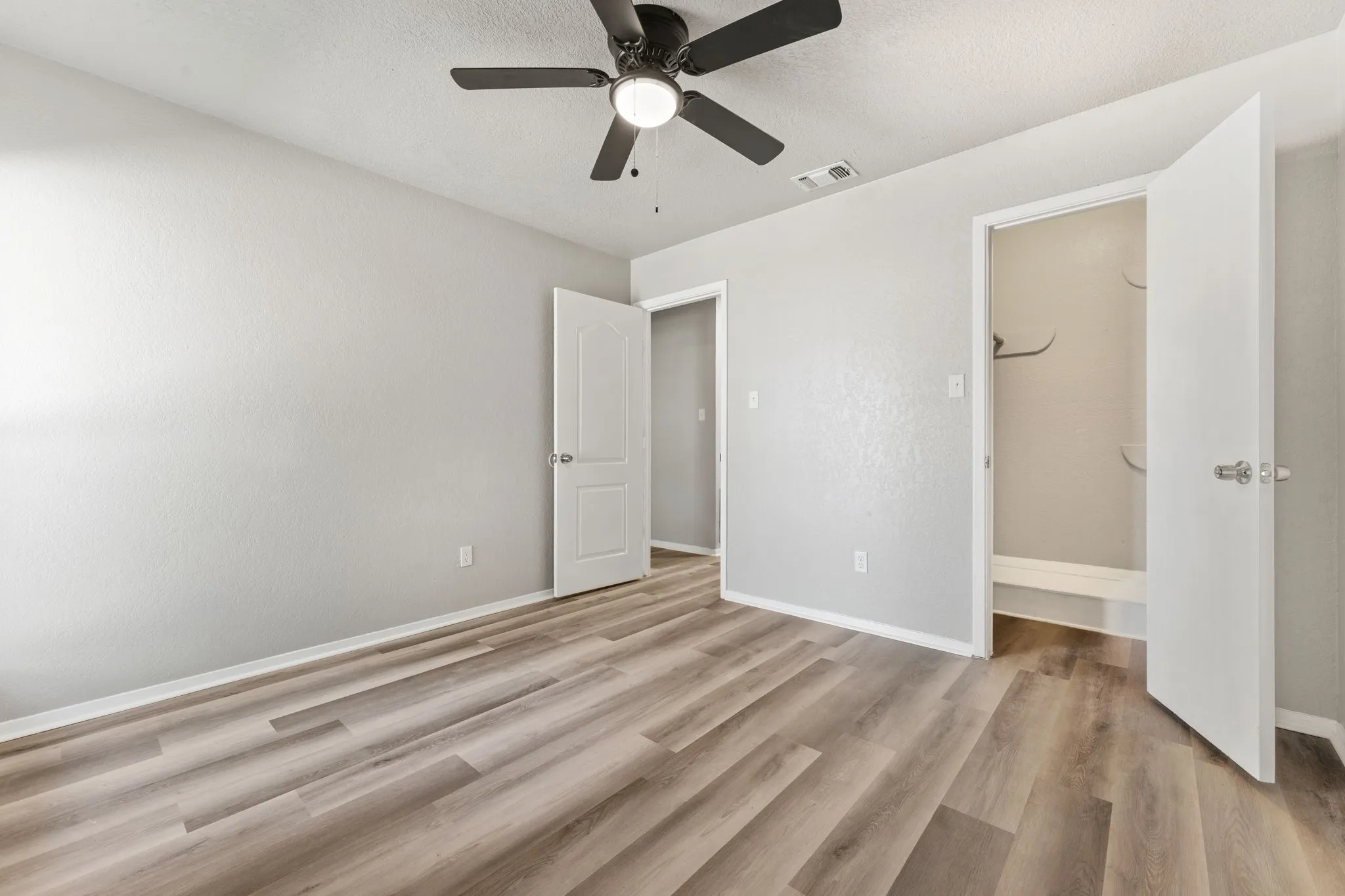 Duplex For Rent in Tarrant County , 2512 Windy Pine Lane, Arlington, Texas 76015, 3 Bedroom, 2 Bathroom, Garage spaces, 1,168 Sqft, built in 1981, mls#21333394, Real Estate Agent in Arlington, Homes For Rent in Tarrant county, Homes For Rent in Arlington, Realtor in Arlington Texas, Real Estate Brokerage Independent Realty Texas, Luminita Cordes Realtor