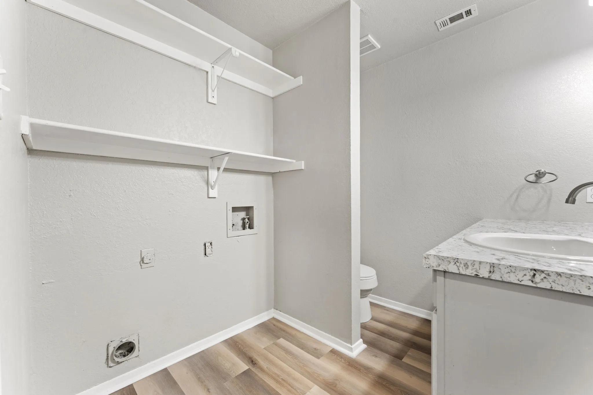 Duplex For Rent in Tarrant County , 2512 Windy Pine Lane, Arlington, Texas 76015, 3 Bedroom, 2 Bathroom, Garage spaces, 1,168 Sqft, built in 1981, mls#21333394, Real Estate Agent in Arlington, Homes For Rent in Tarrant county, Homes For Rent in Arlington, Realtor in Arlington Texas, Real Estate Brokerage Independent Realty Texas, Luminita Cordes Realtor