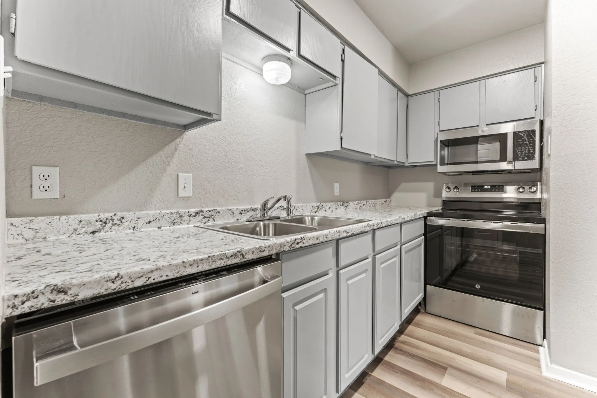 Duplex For Rent in Tarrant County , 2512 Windy Pine Lane, Arlington, Texas 76015, 3 Bedroom, 2 Bathroom, Garage spaces, 1,168 Sqft, built in 1981, mls#21333394, Real Estate Agent in Arlington, Homes For Rent in Tarrant county, Homes For Rent in Arlington, Realtor in Arlington Texas, Real Estate Brokerage Independent Realty Texas, Luminita Cordes Realtor