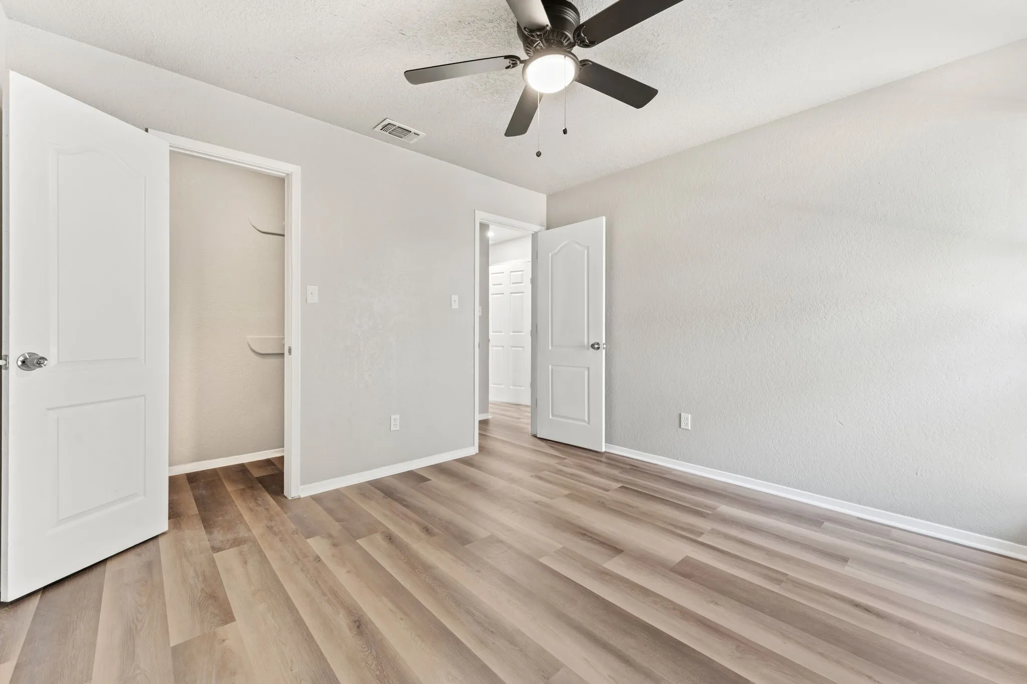 Duplex For Rent in Tarrant County , 2512 Windy Pine Lane, Arlington, Texas 76015, 3 Bedroom, 2 Bathroom, Garage spaces, 1,168 Sqft, built in 1981, mls#21333394, Real Estate Agent in Arlington, Homes For Rent in Tarrant county, Homes For Rent in Arlington, Realtor in Arlington Texas, Real Estate Brokerage Independent Realty Texas, Luminita Cordes Realtor