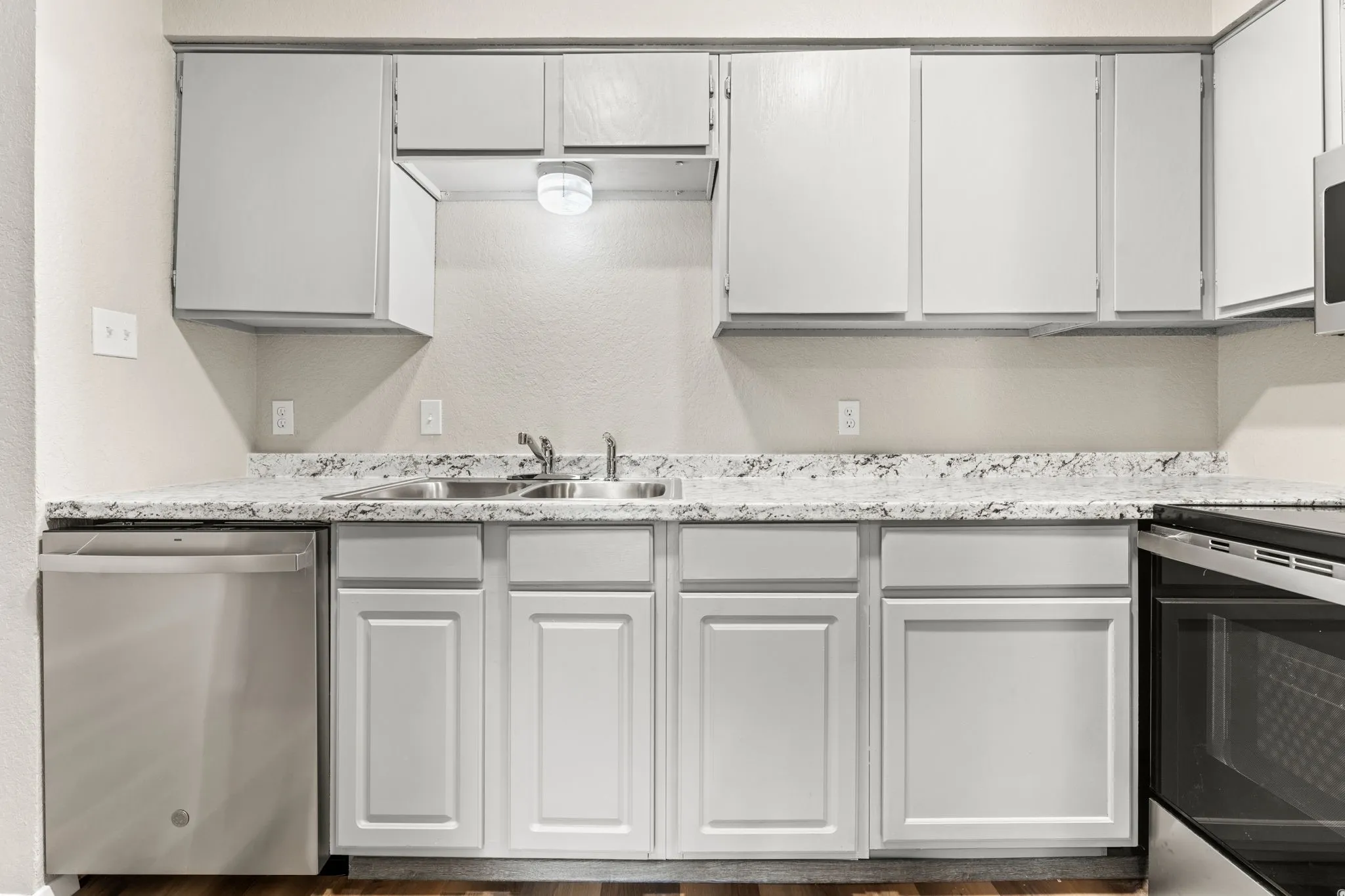 Duplex For Rent in Tarrant County , 2512 Windy Pine Lane, Arlington, Texas 76015, 3 Bedroom, 2 Bathroom, Garage spaces, 1,168 Sqft, built in 1981, mls#21333394, Real Estate Agent in Arlington, Homes For Rent in Tarrant county, Homes For Rent in Arlington, Realtor in Arlington Texas, Real Estate Brokerage Independent Realty Texas, Luminita Cordes Realtor
