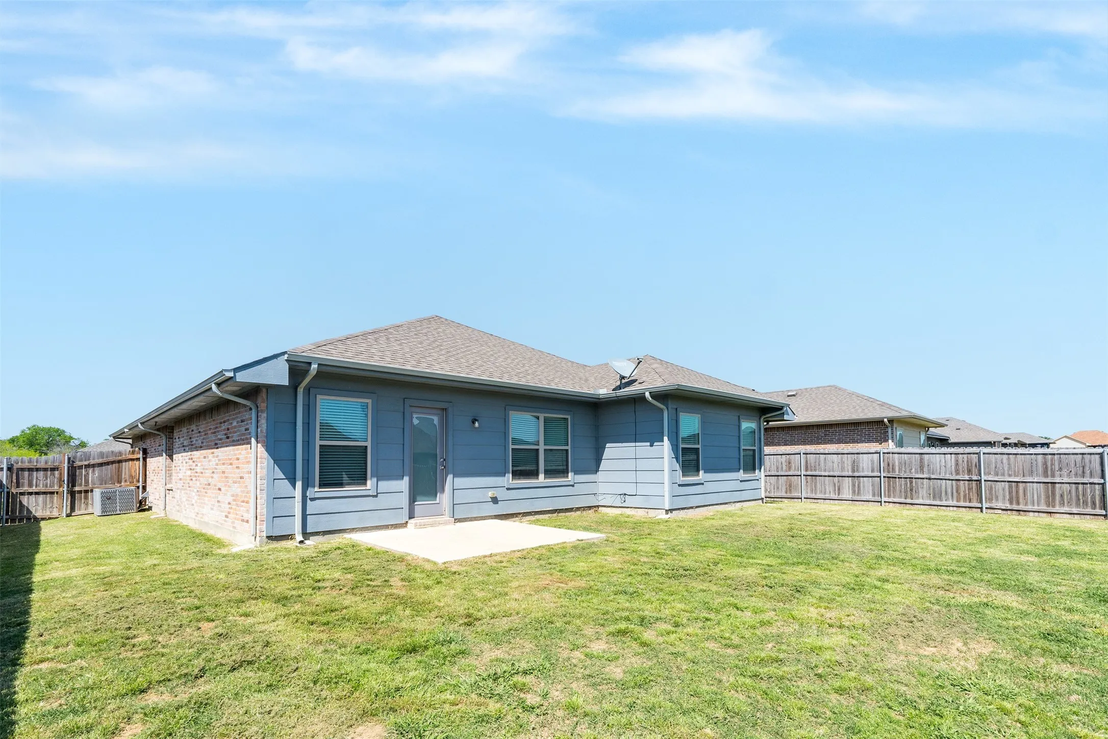 Single Family Residence For Rent in Henderson County , 117 Willowbend Loop, Mabank, Texas 75147, 4 Bedroom, 2 Bathroom, 2 Garage spaces, 1,705 Sqft, built in 2021, mls#21357091, Real Estate Agent in Mabank, Homes For Rent in Henderson county, Homes For Rent in Mabank, Realtor in Mabank Texas, Real Estate Brokerage Independent Realty Texas, Luminita Cordes Realtor