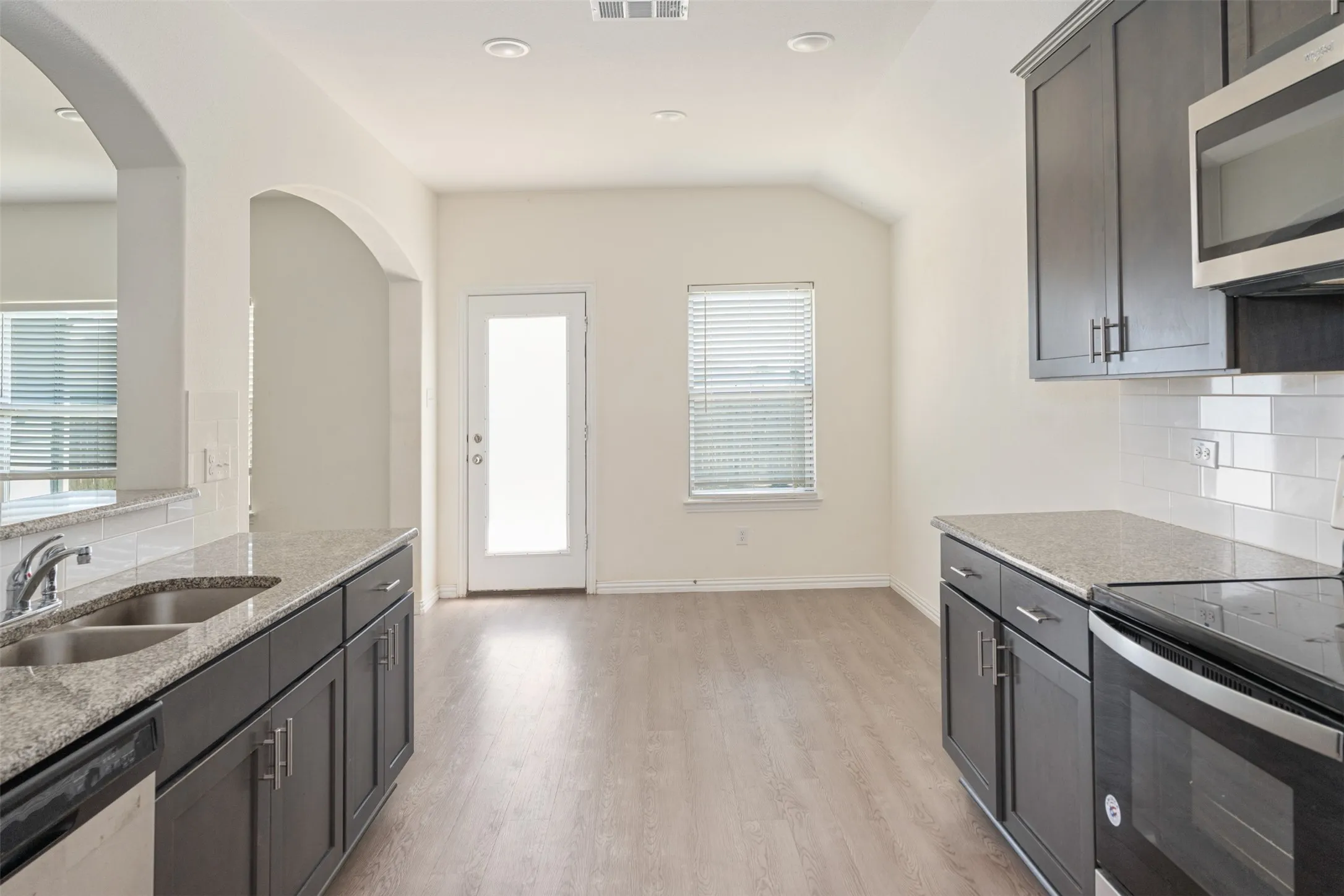 Single Family Residence For Rent in Henderson County , 117 Willowbend Loop, Mabank, Texas 75147, 4 Bedroom, 2 Bathroom, 2 Garage spaces, 1,705 Sqft, built in 2021, mls#21357091, Real Estate Agent in Mabank, Homes For Rent in Henderson county, Homes For Rent in Mabank, Realtor in Mabank Texas, Real Estate Brokerage Independent Realty Texas, Luminita Cordes Realtor