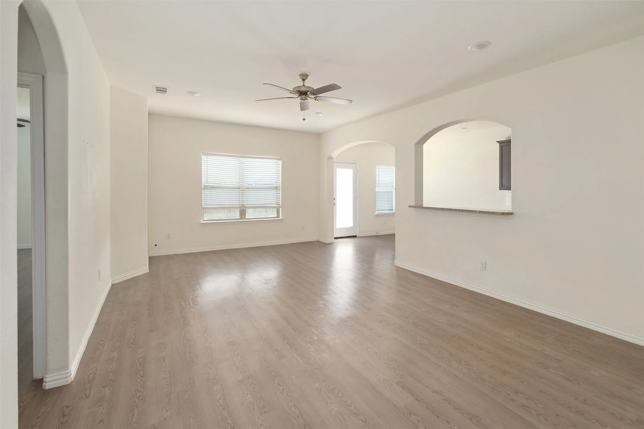 Single Family Residence For Rent in Henderson County , 117 Willowbend Loop, Mabank, Texas 75147, 4 Bedroom, 2 Bathroom, 2 Garage spaces, 1,705 Sqft, built in 2021, mls#21357091, Real Estate Agent in Mabank, Homes For Rent in Henderson county, Homes For Rent in Mabank, Realtor in Mabank Texas, Real Estate Brokerage Independent Realty Texas, Luminita Cordes Realtor