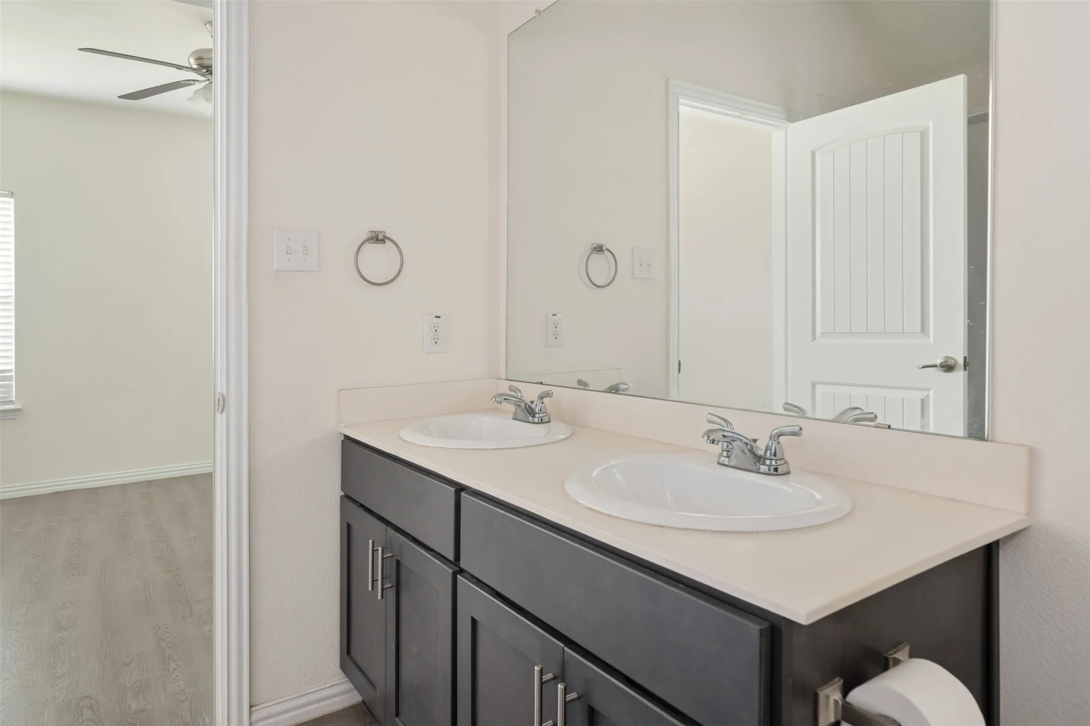 Single Family Residence For Rent in Henderson County , 117 Willowbend Loop, Mabank, Texas 75147, 4 Bedroom, 2 Bathroom, 2 Garage spaces, 1,705 Sqft, built in 2021, mls#21357091, Real Estate Agent in Mabank, Homes For Rent in Henderson county, Homes For Rent in Mabank, Realtor in Mabank Texas, Real Estate Brokerage Independent Realty Texas, Luminita Cordes Realtor