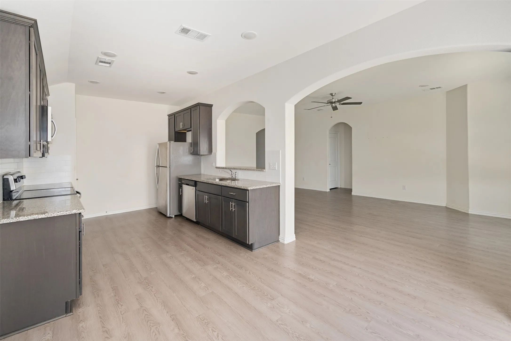 Single Family Residence For Rent in Henderson County , 117 Willowbend Loop, Mabank, Texas 75147, 4 Bedroom, 2 Bathroom, 2 Garage spaces, 1,705 Sqft, built in 2021, mls#21357091, Real Estate Agent in Mabank, Homes For Rent in Henderson county, Homes For Rent in Mabank, Realtor in Mabank Texas, Real Estate Brokerage Independent Realty Texas, Luminita Cordes Realtor