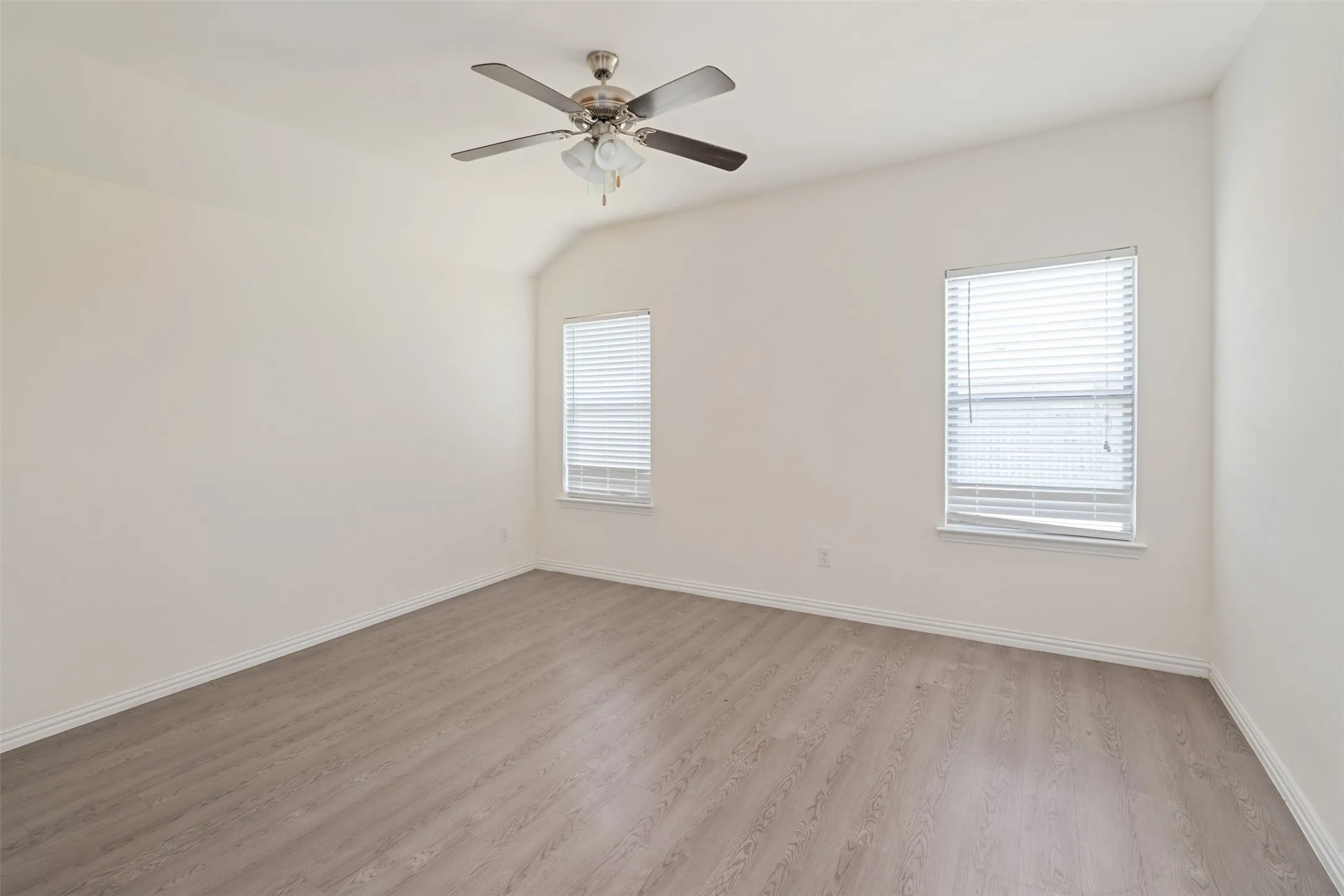 Single Family Residence For Rent in Henderson County , 117 Willowbend Loop, Mabank, Texas 75147, 4 Bedroom, 2 Bathroom, 2 Garage spaces, 1,705 Sqft, built in 2021, mls#21357091, Real Estate Agent in Mabank, Homes For Rent in Henderson county, Homes For Rent in Mabank, Realtor in Mabank Texas, Real Estate Brokerage Independent Realty Texas, Luminita Cordes Realtor