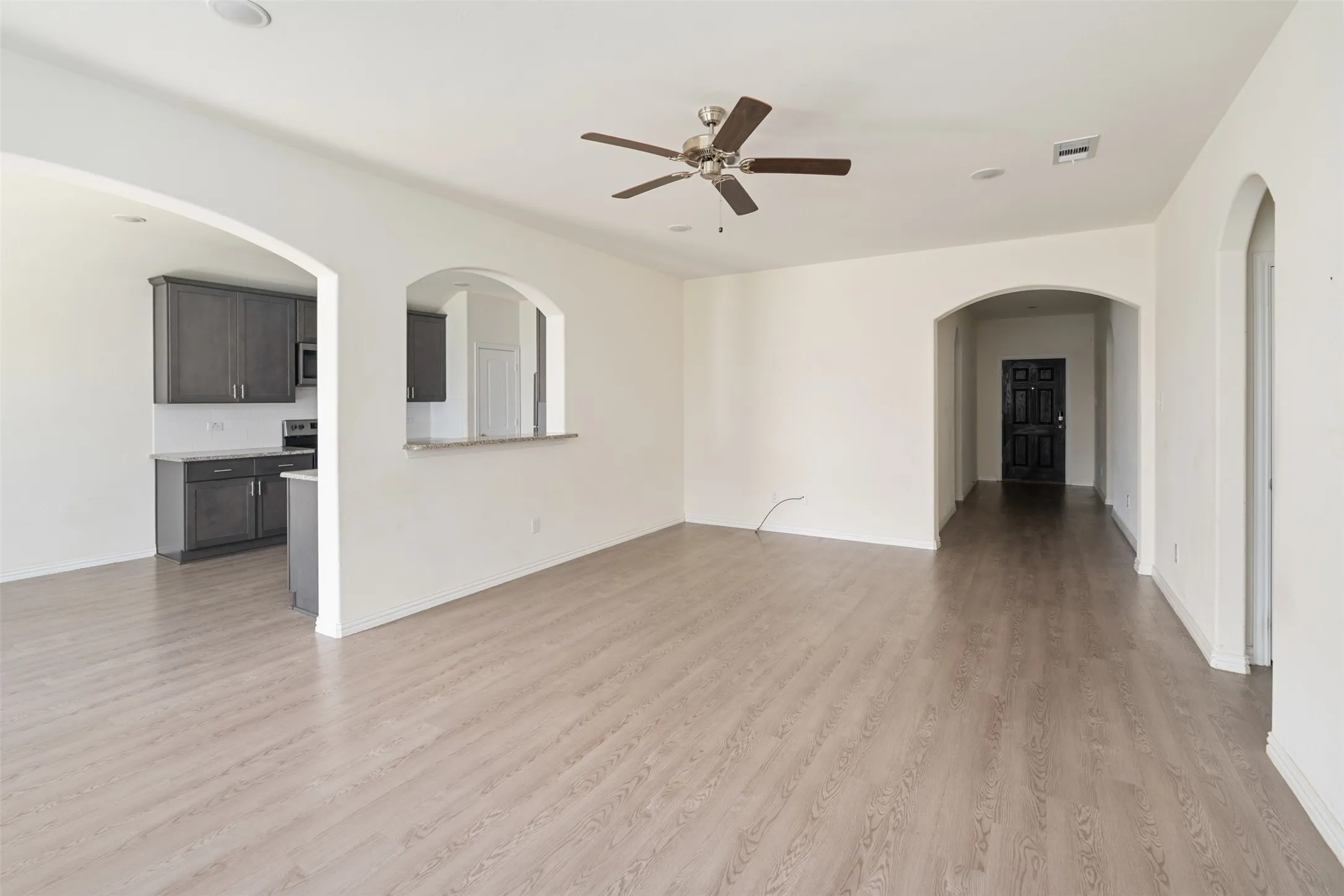 Single Family Residence For Rent in Henderson County , 117 Willowbend Loop, Mabank, Texas 75147, 4 Bedroom, 2 Bathroom, 2 Garage spaces, 1,705 Sqft, built in 2021, mls#21357091, Real Estate Agent in Mabank, Homes For Rent in Henderson county, Homes For Rent in Mabank, Realtor in Mabank Texas, Real Estate Brokerage Independent Realty Texas, Luminita Cordes Realtor