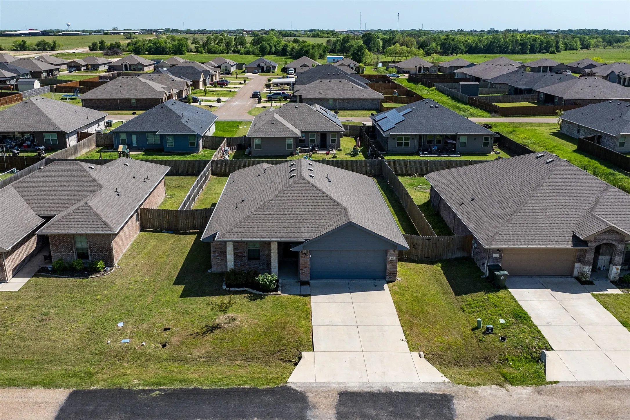 Single Family Residence For Rent in Henderson County , 117 Willowbend Loop, Mabank, Texas 75147, 4 Bedroom, 2 Bathroom, 2 Garage spaces, 1,705 Sqft, built in 2021, mls#21357091, Real Estate Agent in Mabank, Homes For Rent in Henderson county, Homes For Rent in Mabank, Realtor in Mabank Texas, Real Estate Brokerage Independent Realty Texas, Luminita Cordes Realtor