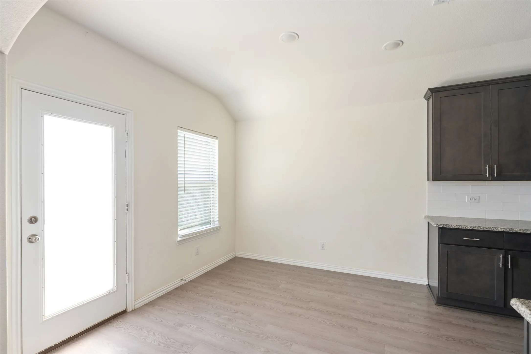 Single Family Residence For Rent in Henderson County , 117 Willowbend Loop, Mabank, Texas 75147, 4 Bedroom, 2 Bathroom, 2 Garage spaces, 1,705 Sqft, built in 2021, mls#21357091, Real Estate Agent in Mabank, Homes For Rent in Henderson county, Homes For Rent in Mabank, Realtor in Mabank Texas, Real Estate Brokerage Independent Realty Texas, Luminita Cordes Realtor