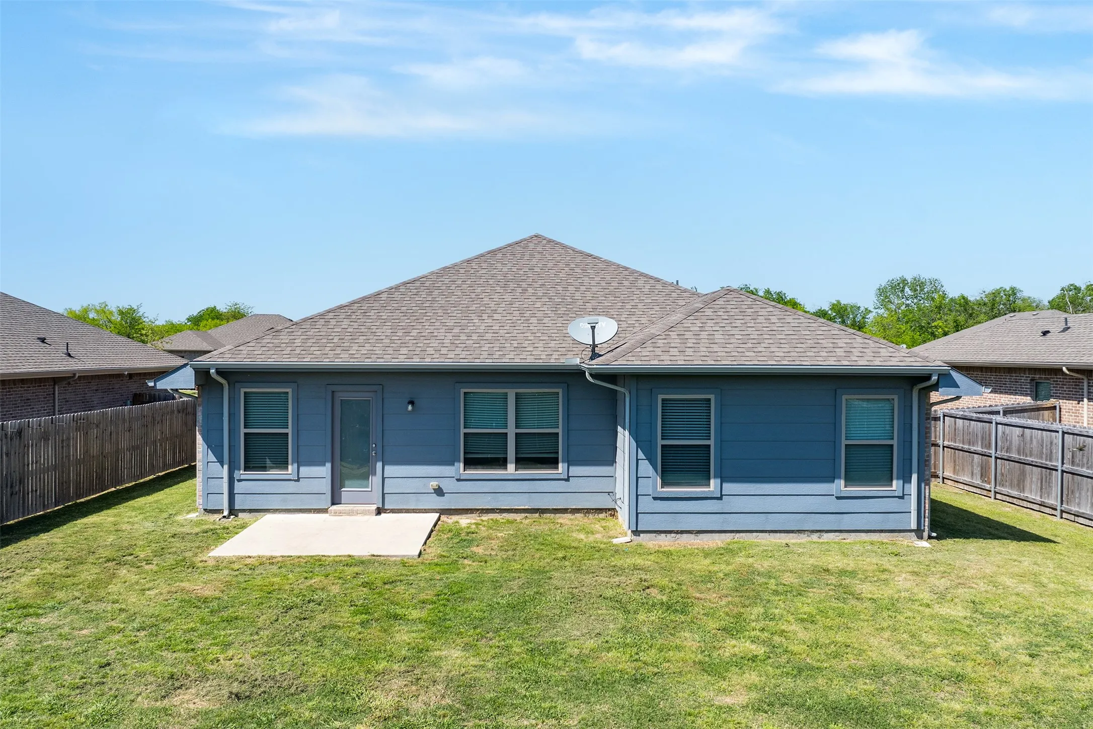 Single Family Residence For Rent in Henderson County , 117 Willowbend Loop, Mabank, Texas 75147, 4 Bedroom, 2 Bathroom, 2 Garage spaces, 1,705 Sqft, built in 2021, mls#21357091, Real Estate Agent in Mabank, Homes For Rent in Henderson county, Homes For Rent in Mabank, Realtor in Mabank Texas, Real Estate Brokerage Independent Realty Texas, Luminita Cordes Realtor