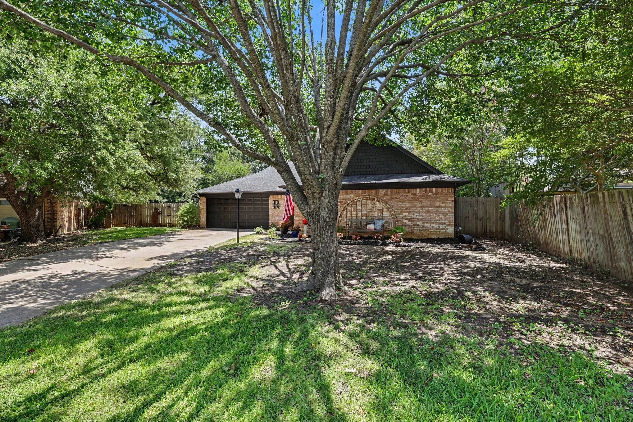 Single Family Residence For Sale in Tarrant County , 2304 Dove Meadow Court, Grapevine, Texas 76051, 4 Bedroom, 2 Bathroom, 2 Garage spaces, 2,009 Sqft, built in 1983, mls#21351139, Real Estate Agent in Grapevine, Homes For Sale in Tarrant county, Homes For Sale in Grapevine, Realtor in Grapevine Texas, Real Estate Brokerage Independent Realty Texas, Luminita Cordes Realtor