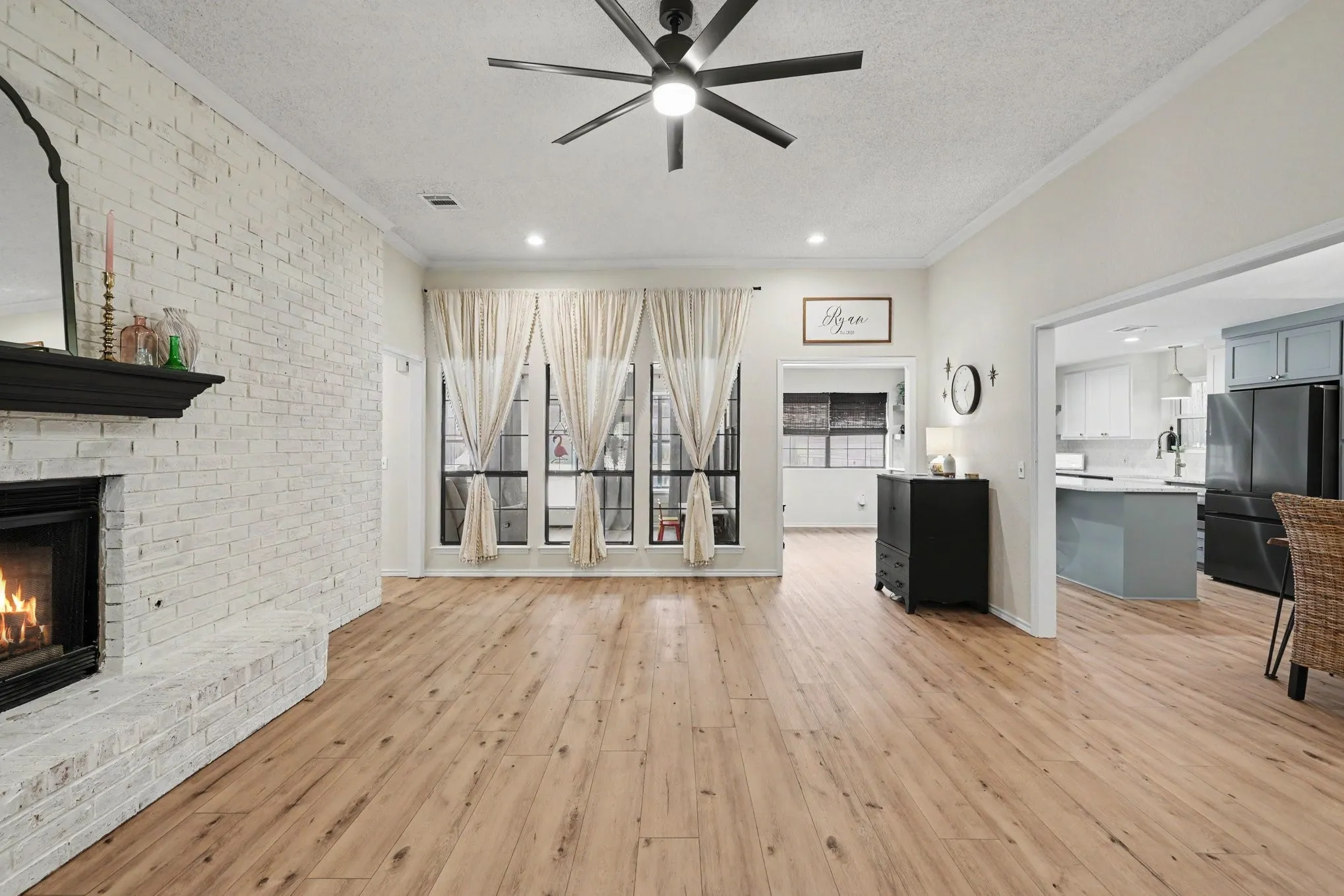 Single Family Residence For Sale in Tarrant County , 2304 Dove Meadow Court, Grapevine, Texas 76051, 4 Bedroom, 2 Bathroom, 2 Garage spaces, 2,009 Sqft, built in 1983, mls#21351139, Real Estate Agent in Grapevine, Homes For Sale in Tarrant county, Homes For Sale in Grapevine, Realtor in Grapevine Texas, Real Estate Brokerage Independent Realty Texas, Luminita Cordes Realtor