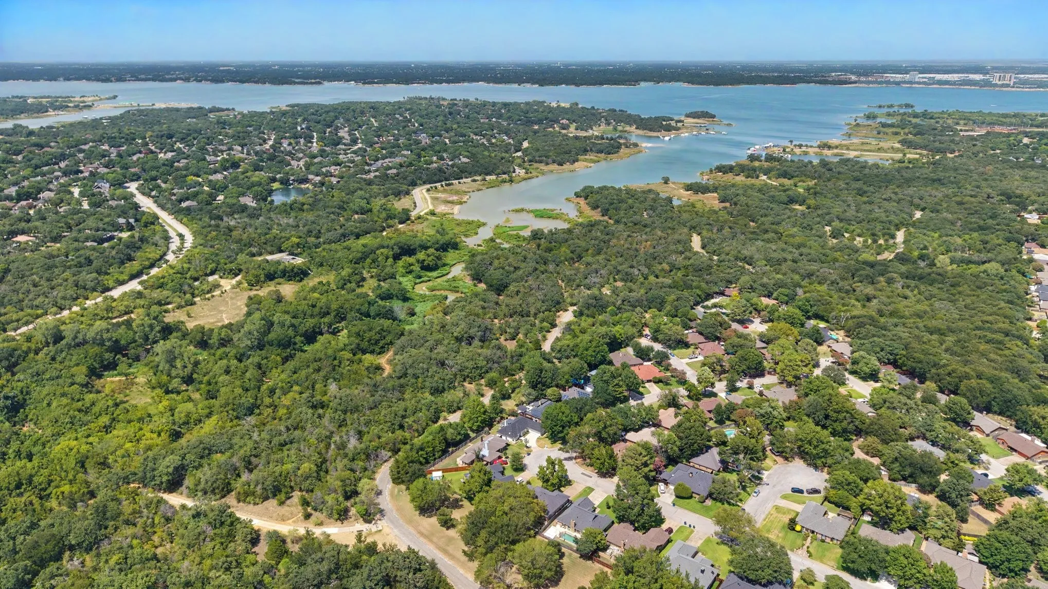 Single Family Residence For Sale in Tarrant County , 2304 Dove Meadow Court, Grapevine, Texas 76051, 4 Bedroom, 2 Bathroom, 2 Garage spaces, 2,009 Sqft, built in 1983, mls#21351139, Real Estate Agent in Grapevine, Homes For Sale in Tarrant county, Homes For Sale in Grapevine, Realtor in Grapevine Texas, Real Estate Brokerage Independent Realty Texas, Luminita Cordes Realtor