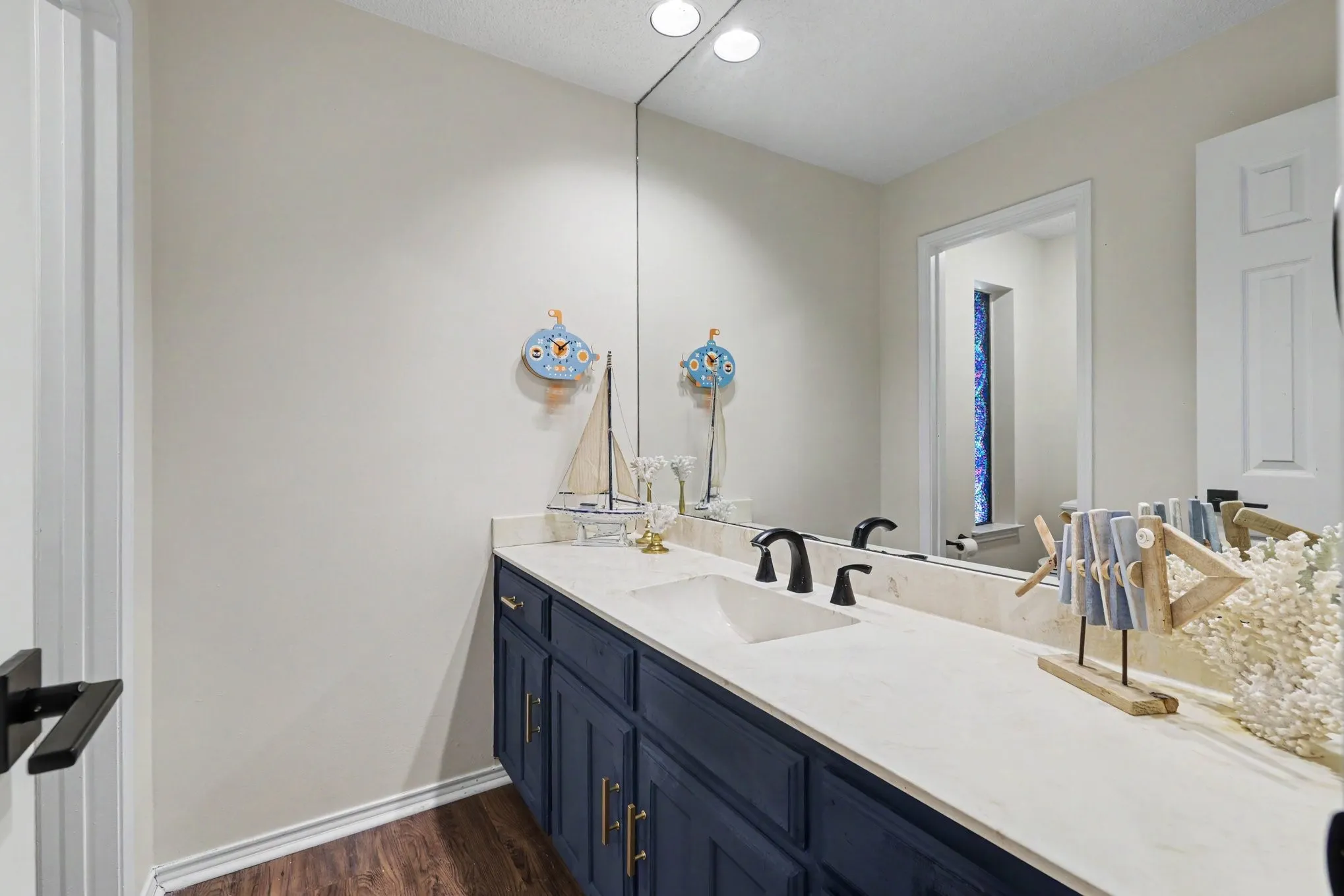 Single Family Residence For Sale in Tarrant County , 2304 Dove Meadow Court, Grapevine, Texas 76051, 4 Bedroom, 2 Bathroom, 2 Garage spaces, 2,009 Sqft, built in 1983, mls#21351139, Real Estate Agent in Grapevine, Homes For Sale in Tarrant county, Homes For Sale in Grapevine, Realtor in Grapevine Texas, Real Estate Brokerage Independent Realty Texas, Luminita Cordes Realtor