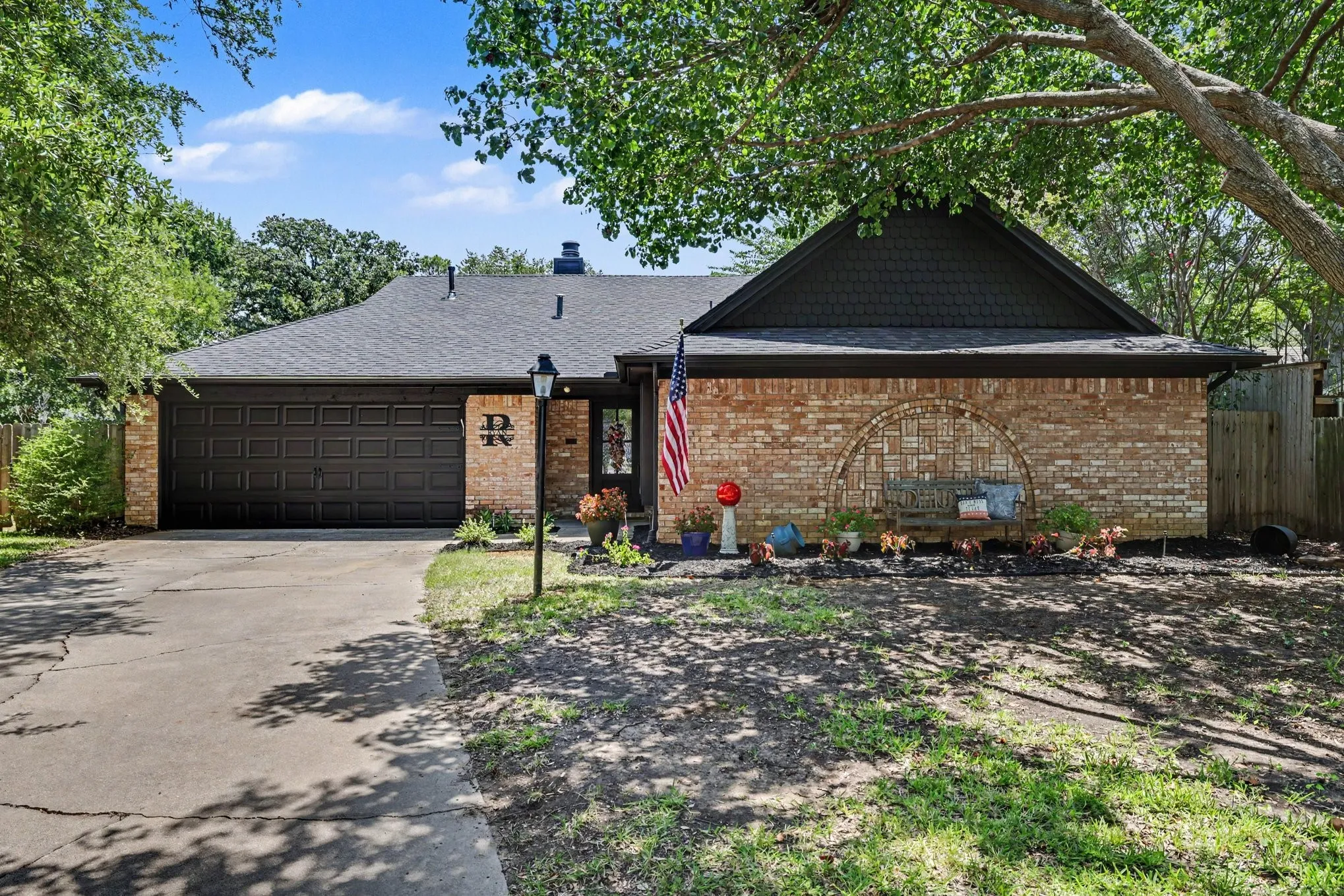 Single Family Residence For Sale in Tarrant County , 2304 Dove Meadow Court, Grapevine, Texas 76051, 4 Bedroom, 2 Bathroom, 2 Garage spaces, 2,009 Sqft, built in 1983, mls#21351139, Real Estate Agent in Grapevine, Homes For Sale in Tarrant county, Homes For Sale in Grapevine, Realtor in Grapevine Texas, Real Estate Brokerage Independent Realty Texas, Luminita Cordes Realtor