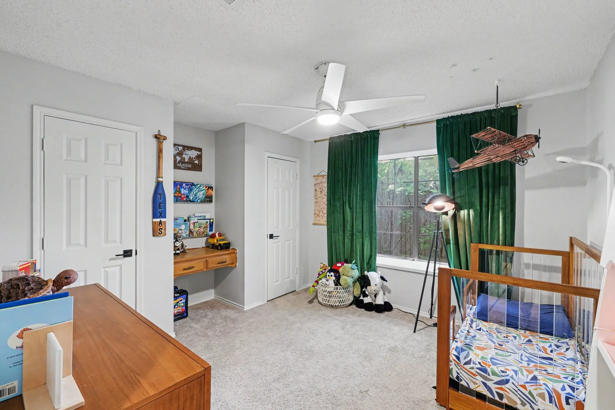 Single Family Residence For Sale in Tarrant County , 2304 Dove Meadow Court, Grapevine, Texas 76051, 4 Bedroom, 2 Bathroom, 2 Garage spaces, 2,009 Sqft, built in 1983, mls#21351139, Real Estate Agent in Grapevine, Homes For Sale in Tarrant county, Homes For Sale in Grapevine, Realtor in Grapevine Texas, Real Estate Brokerage Independent Realty Texas, Luminita Cordes Realtor