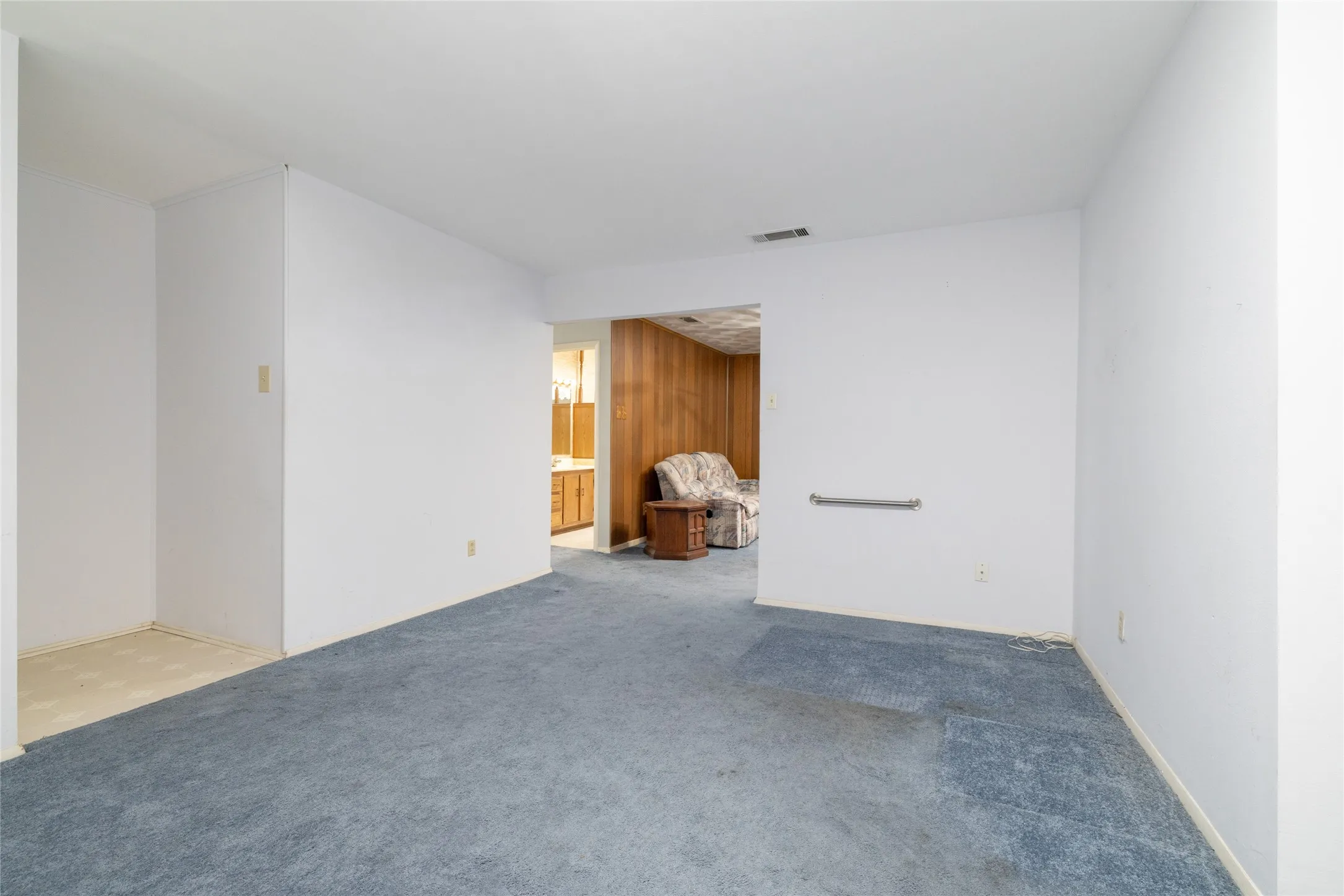 Single Family Residence For Sale in Dallas County , 3605 Pleasant Run Road, Irving, Texas 75062, 3 Bedroom, 2 Bathroom, 2 Garage spaces, 1,379 Sqft, built in 1963, mls#21358556, Real Estate Agent in Irving, Homes For Sale in Dallas county, Homes For Sale in Irving, Realtor in Irving Texas, Real Estate Brokerage Independent Realty Texas, Luminita Cordes Realtor