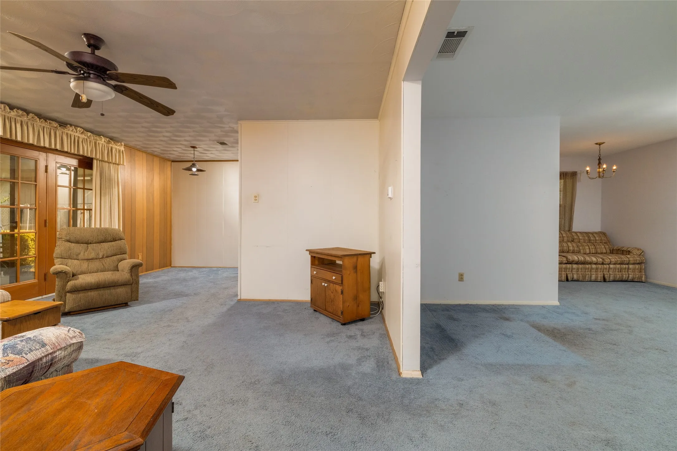 Single Family Residence For Sale in Dallas County , 3605 Pleasant Run Road, Irving, Texas 75062, 3 Bedroom, 2 Bathroom, 2 Garage spaces, 1,379 Sqft, built in 1963, mls#21358556, Real Estate Agent in Irving, Homes For Sale in Dallas county, Homes For Sale in Irving, Realtor in Irving Texas, Real Estate Brokerage Independent Realty Texas, Luminita Cordes Realtor