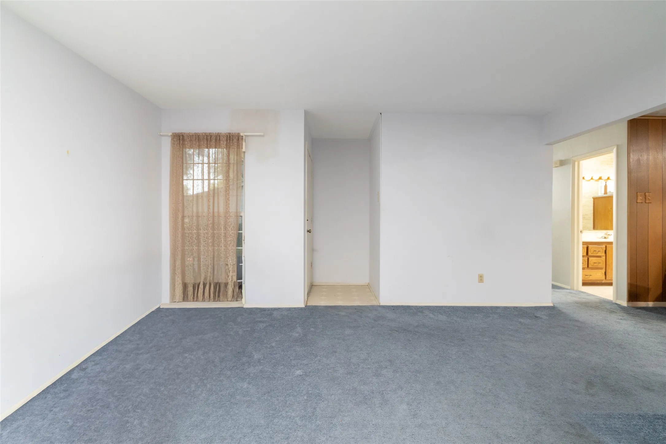 Single Family Residence For Sale in Dallas County , 3605 Pleasant Run Road, Irving, Texas 75062, 3 Bedroom, 2 Bathroom, 2 Garage spaces, 1,379 Sqft, built in 1963, mls#21358556, Real Estate Agent in Irving, Homes For Sale in Dallas county, Homes For Sale in Irving, Realtor in Irving Texas, Real Estate Brokerage Independent Realty Texas, Luminita Cordes Realtor