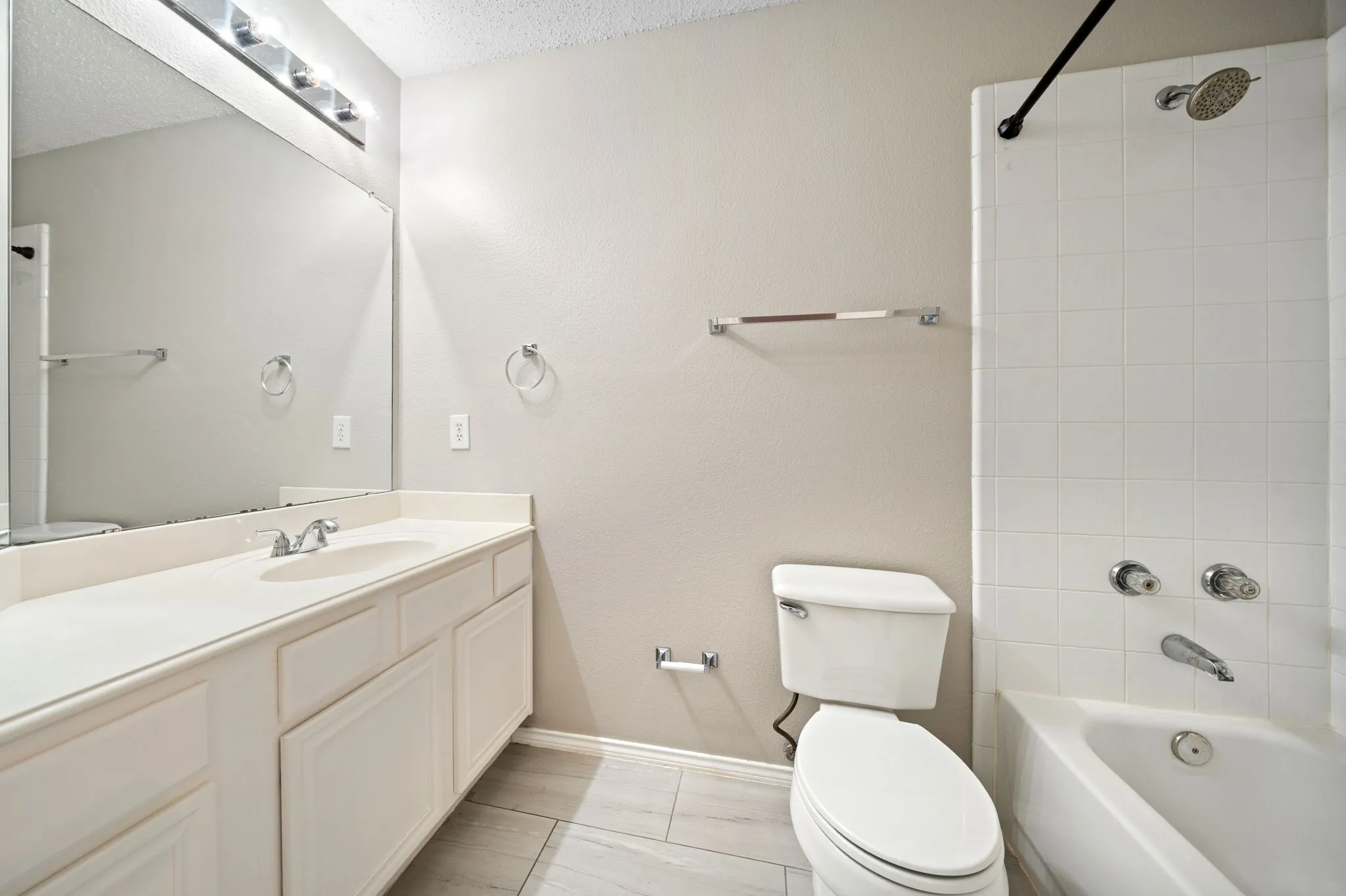 Single Family Residence For Rent in Collin County , 7512 Brookview Drive, Frisco, Texas 75034, 3 Bedroom, 2 Bathroom, 2 Garage spaces, 1,801 Sqft, built in 1997, mls#21357760, Real Estate Agent in Frisco, Homes For Rent in Collin county, Homes For Rent in Frisco, Realtor in Frisco Texas, Real Estate Brokerage Independent Realty Texas, Luminita Cordes Realtor