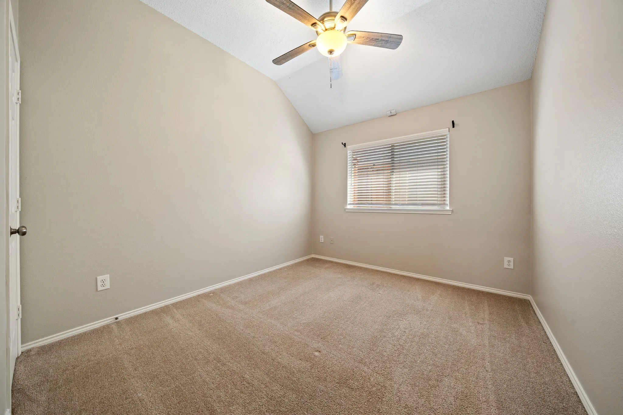 Single Family Residence For Rent in Collin County , 7512 Brookview Drive, Frisco, Texas 75034, 3 Bedroom, 2 Bathroom, 2 Garage spaces, 1,801 Sqft, built in 1997, mls#21357760, Real Estate Agent in Frisco, Homes For Rent in Collin county, Homes For Rent in Frisco, Realtor in Frisco Texas, Real Estate Brokerage Independent Realty Texas, Luminita Cordes Realtor