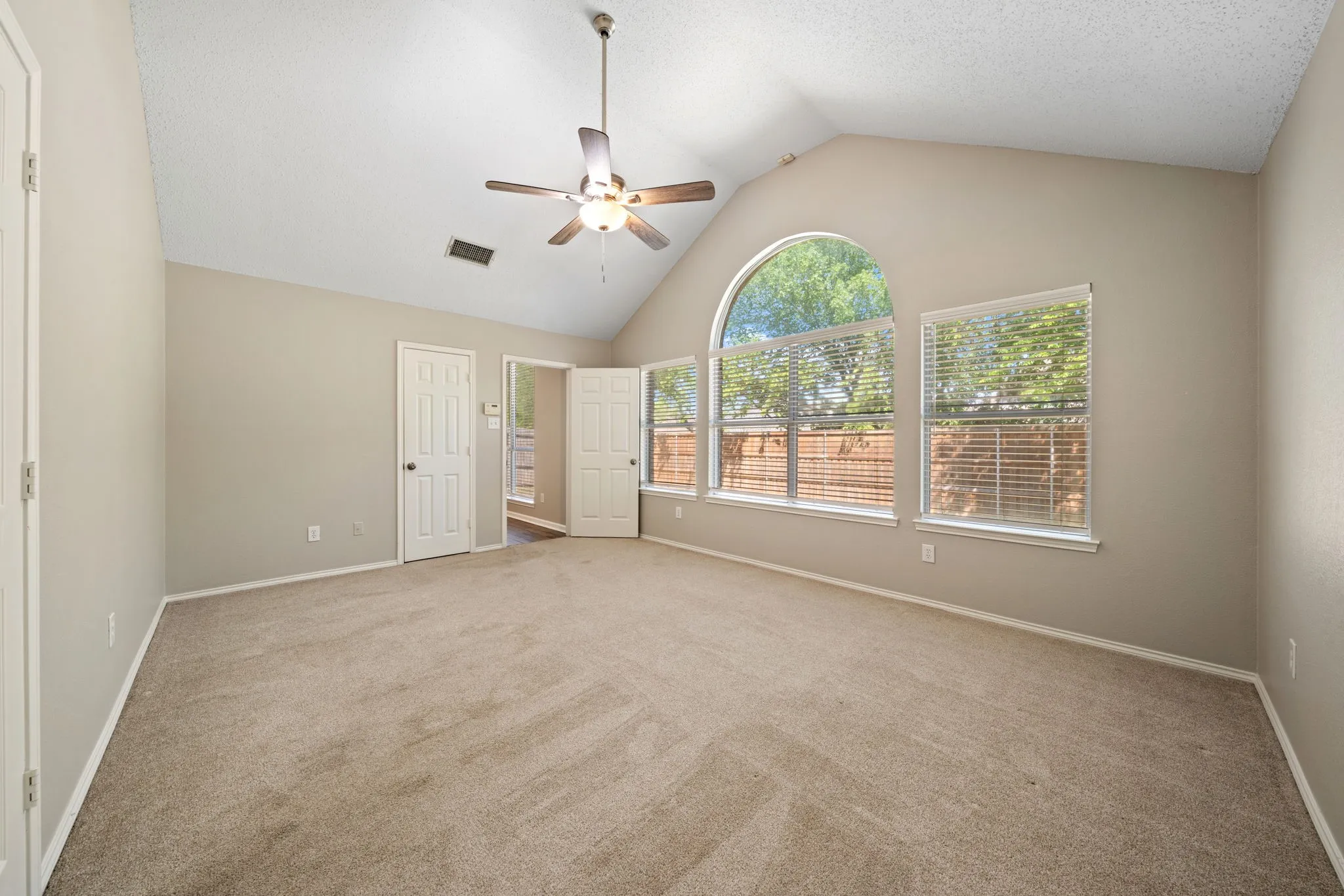 Single Family Residence For Rent in Collin County , 7512 Brookview Drive, Frisco, Texas 75034, 3 Bedroom, 2 Bathroom, 2 Garage spaces, 1,801 Sqft, built in 1997, mls#21357760, Real Estate Agent in Frisco, Homes For Rent in Collin county, Homes For Rent in Frisco, Realtor in Frisco Texas, Real Estate Brokerage Independent Realty Texas, Luminita Cordes Realtor