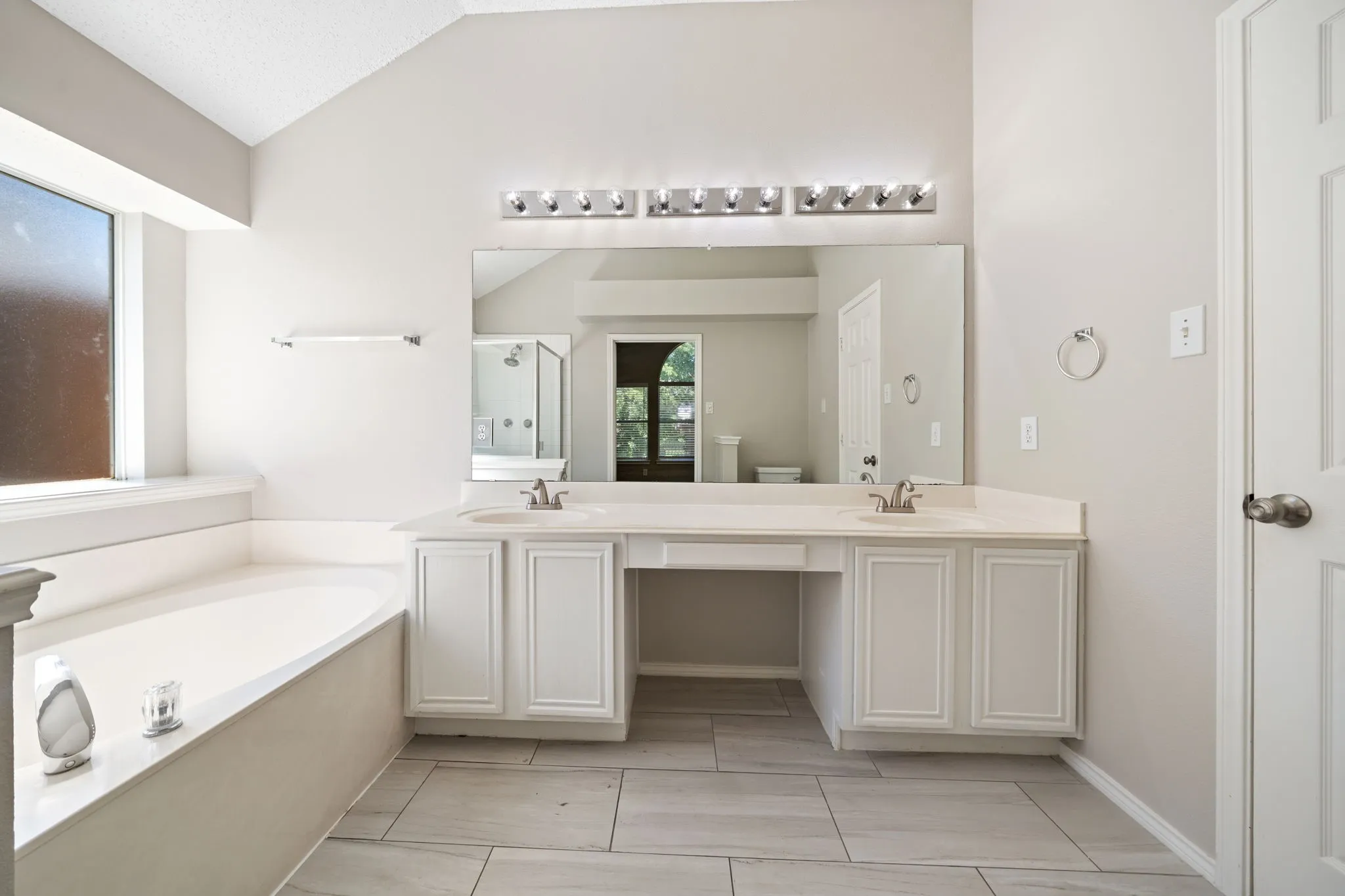 Single Family Residence For Rent in Collin County , 7512 Brookview Drive, Frisco, Texas 75034, 3 Bedroom, 2 Bathroom, 2 Garage spaces, 1,801 Sqft, built in 1997, mls#21357760, Real Estate Agent in Frisco, Homes For Rent in Collin county, Homes For Rent in Frisco, Realtor in Frisco Texas, Real Estate Brokerage Independent Realty Texas, Luminita Cordes Realtor