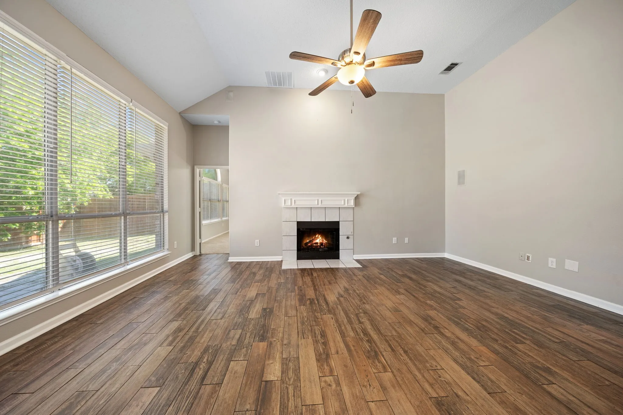 Single Family Residence For Rent in Collin County , 7512 Brookview Drive, Frisco, Texas 75034, 3 Bedroom, 2 Bathroom, 2 Garage spaces, 1,801 Sqft, built in 1997, mls#21357760, Real Estate Agent in Frisco, Homes For Rent in Collin county, Homes For Rent in Frisco, Realtor in Frisco Texas, Real Estate Brokerage Independent Realty Texas, Luminita Cordes Realtor