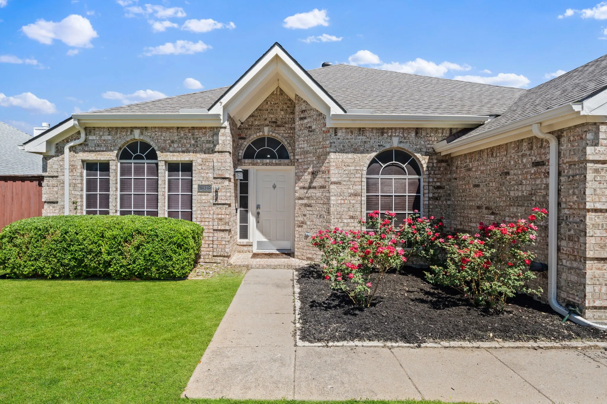Single Family Residence For Rent in Collin County , 7512 Brookview Drive, Frisco, Texas 75034, 3 Bedroom, 2 Bathroom, 2 Garage spaces, 1,801 Sqft, built in 1997, mls#21357760, Real Estate Agent in Frisco, Homes For Rent in Collin county, Homes For Rent in Frisco, Realtor in Frisco Texas, Real Estate Brokerage Independent Realty Texas, Luminita Cordes Realtor