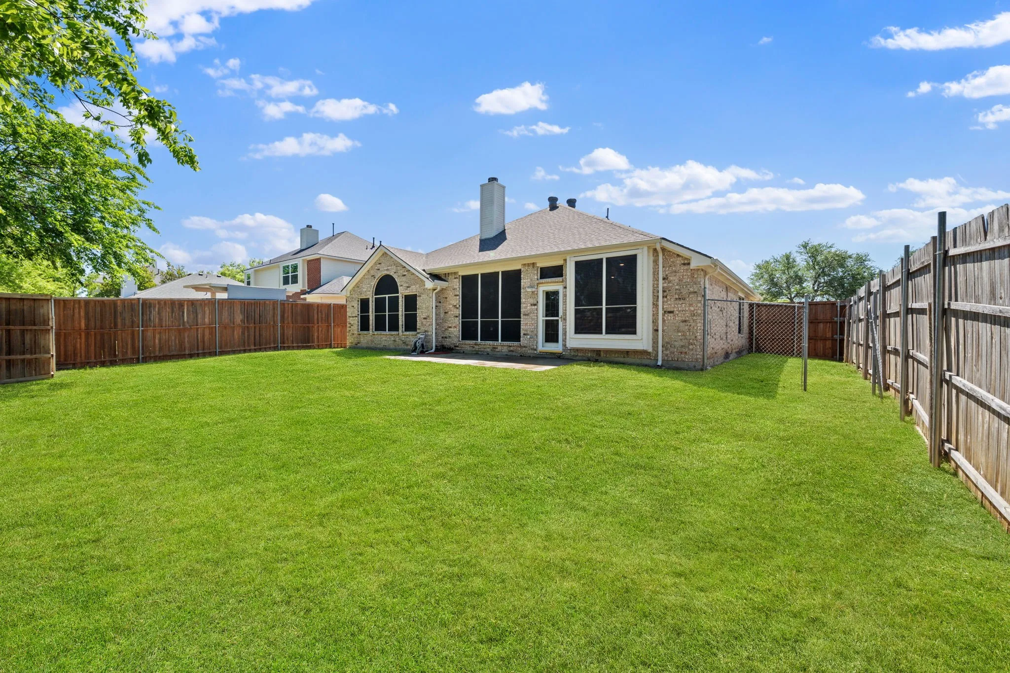 Single Family Residence For Rent in Collin County , 7512 Brookview Drive, Frisco, Texas 75034, 3 Bedroom, 2 Bathroom, 2 Garage spaces, 1,801 Sqft, built in 1997, mls#21357760, Real Estate Agent in Frisco, Homes For Rent in Collin county, Homes For Rent in Frisco, Realtor in Frisco Texas, Real Estate Brokerage Independent Realty Texas, Luminita Cordes Realtor
