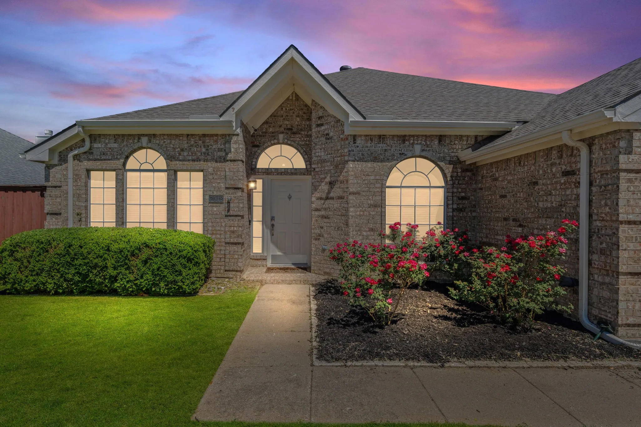 Single Family Residence For Rent in Collin County , 7512 Brookview Drive, Frisco, Texas 75034, 3 Bedroom, 2 Bathroom, 2 Garage spaces, 1,801 Sqft, built in 1997, mls#21357760, Real Estate Agent in Frisco, Homes For Rent in Collin county, Homes For Rent in Frisco, Realtor in Frisco Texas, Real Estate Brokerage Independent Realty Texas, Luminita Cordes Realtor