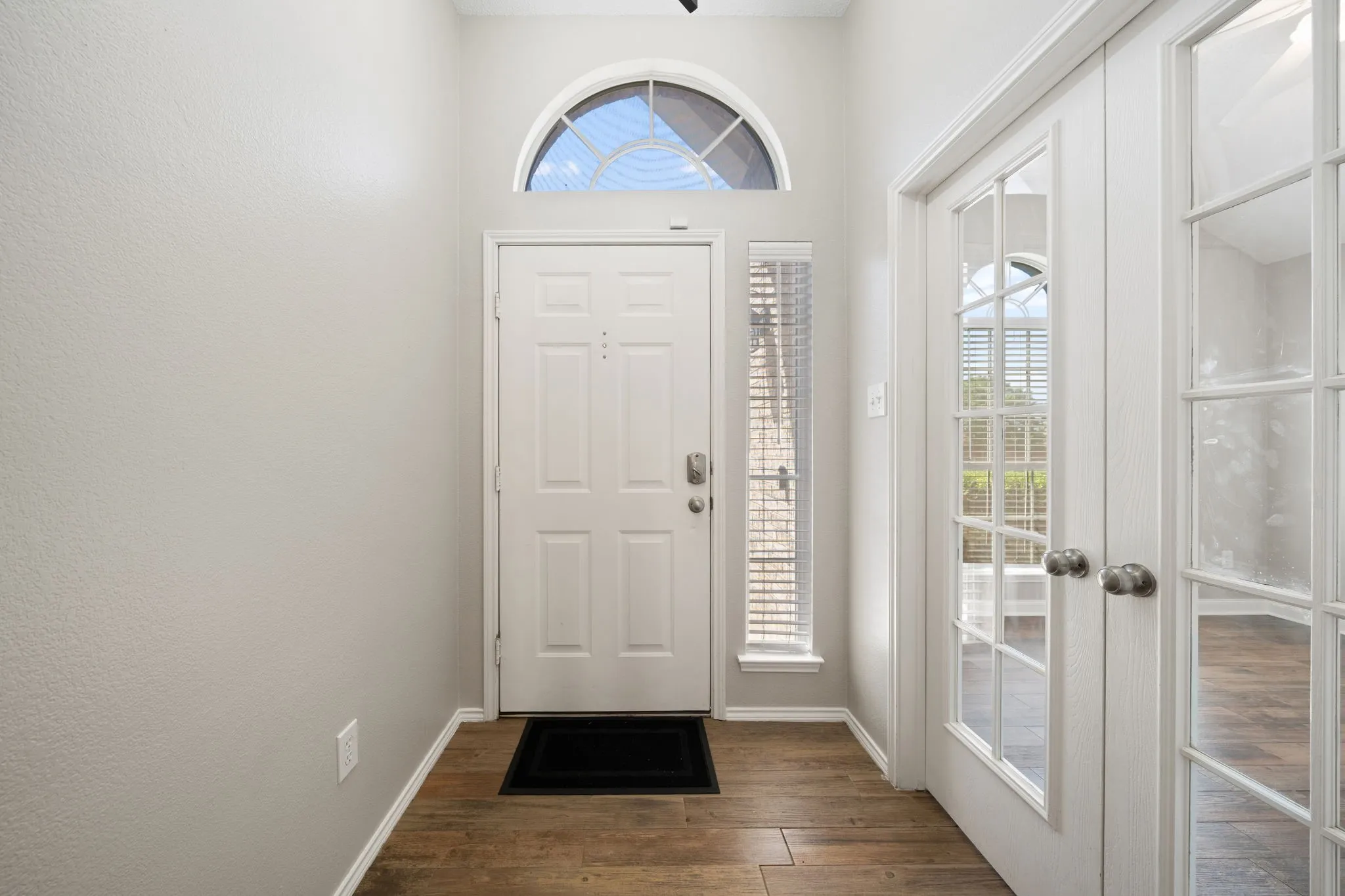 Single Family Residence For Rent in Collin County , 7512 Brookview Drive, Frisco, Texas 75034, 3 Bedroom, 2 Bathroom, 2 Garage spaces, 1,801 Sqft, built in 1997, mls#21357760, Real Estate Agent in Frisco, Homes For Rent in Collin county, Homes For Rent in Frisco, Realtor in Frisco Texas, Real Estate Brokerage Independent Realty Texas, Luminita Cordes Realtor