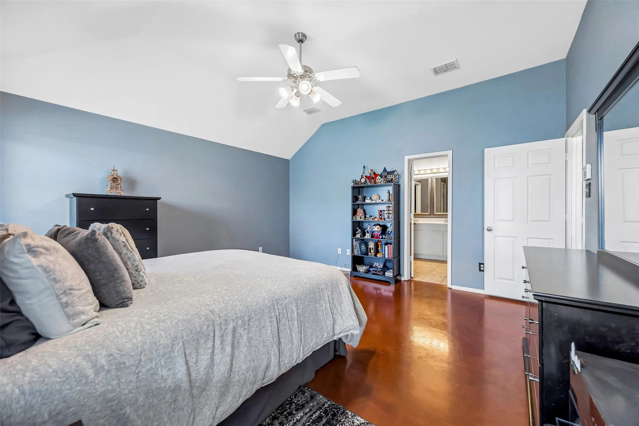 Single Family Residence For Sale in Collin County , 821 Austin Lane, Lavon, Texas 75166, 4 Bedroom, 2 Bathroom, 2 Garage spaces, 1,790 Sqft, built in 2006, mls#21350013, Real Estate Agent in Lavon, Homes For Sale in Collin county, Homes For Sale in Lavon, Realtor in Lavon Texas, Real Estate Brokerage Independent Realty Texas, Luminita Cordes Realtor
