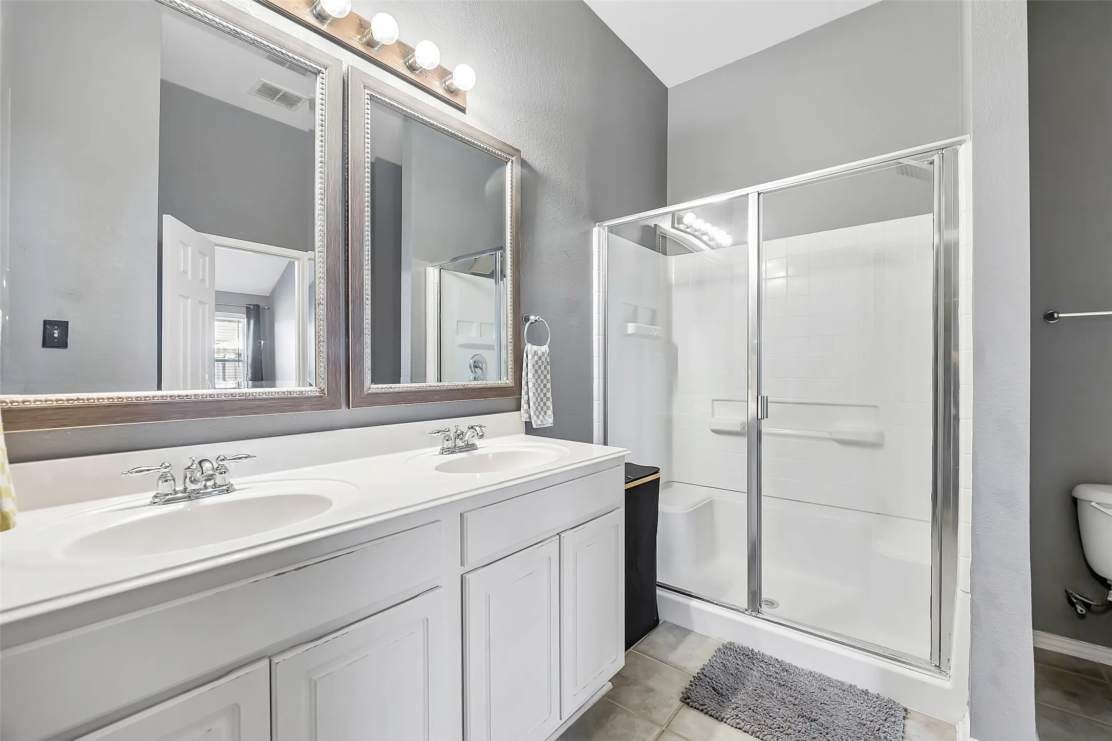 Single Family Residence For Sale in Collin County , 821 Austin Lane, Lavon, Texas 75166, 4 Bedroom, 2 Bathroom, 2 Garage spaces, 1,790 Sqft, built in 2006, mls#21350013, Real Estate Agent in Lavon, Homes For Sale in Collin county, Homes For Sale in Lavon, Realtor in Lavon Texas, Real Estate Brokerage Independent Realty Texas, Luminita Cordes Realtor