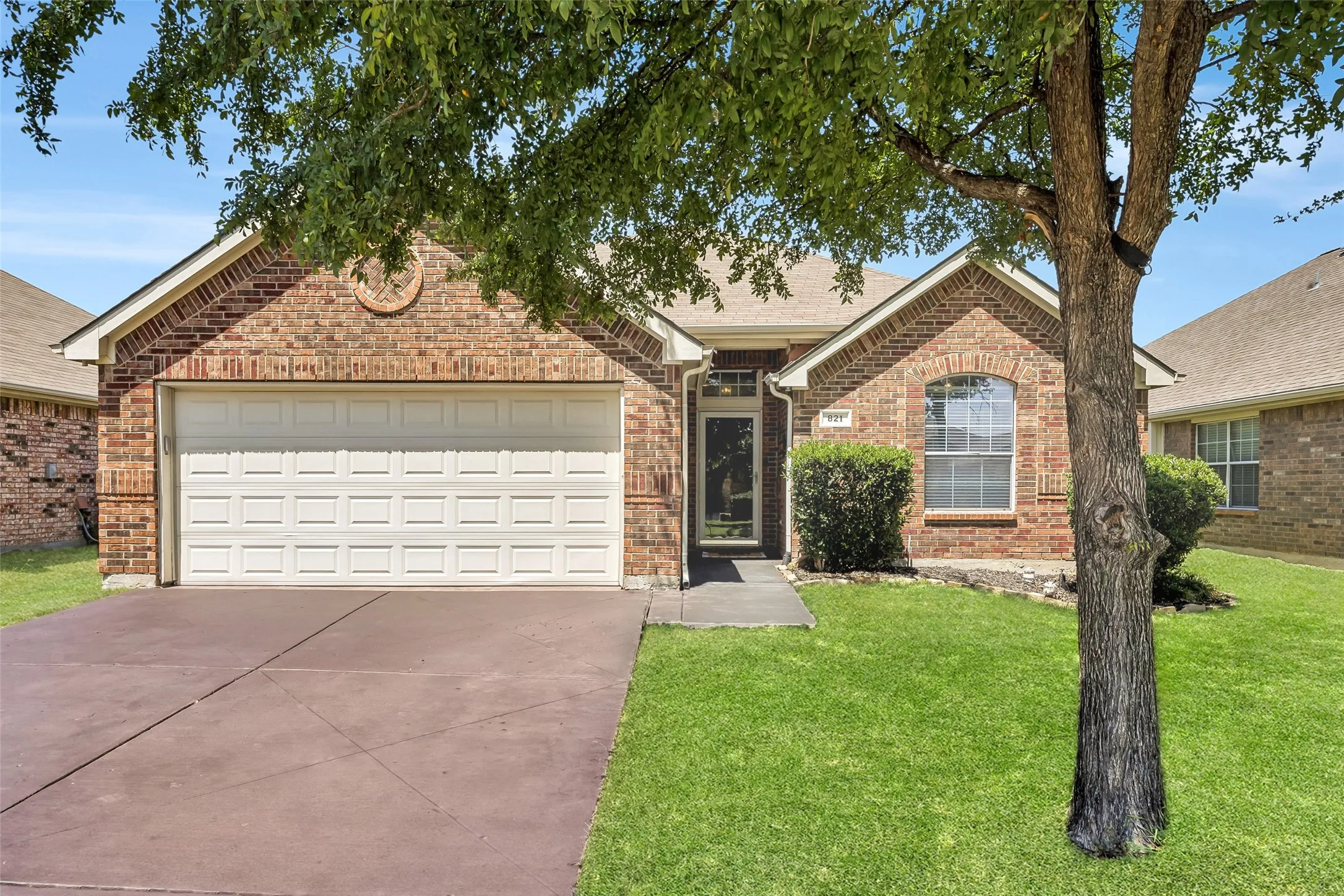 Single Family Residence For Sale in Collin County , 821 Austin Lane, Lavon, Texas 75166, 4 Bedroom, 2 Bathroom, 2 Garage spaces, 1,790 Sqft, built in 2006, mls#21350013, Real Estate Agent in Lavon, Homes For Sale in Collin county, Homes For Sale in Lavon, Realtor in Lavon Texas, Real Estate Brokerage Independent Realty Texas, Luminita Cordes Realtor