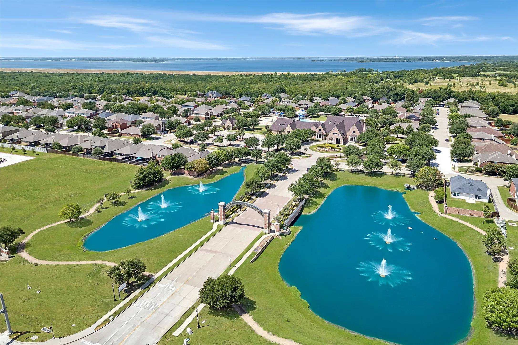 Single Family Residence For Sale in Collin County , 821 Austin Lane, Lavon, Texas 75166, 4 Bedroom, 2 Bathroom, 2 Garage spaces, 1,790 Sqft, built in 2006, mls#21350013, Real Estate Agent in Lavon, Homes For Sale in Collin county, Homes For Sale in Lavon, Realtor in Lavon Texas, Real Estate Brokerage Independent Realty Texas, Luminita Cordes Realtor
