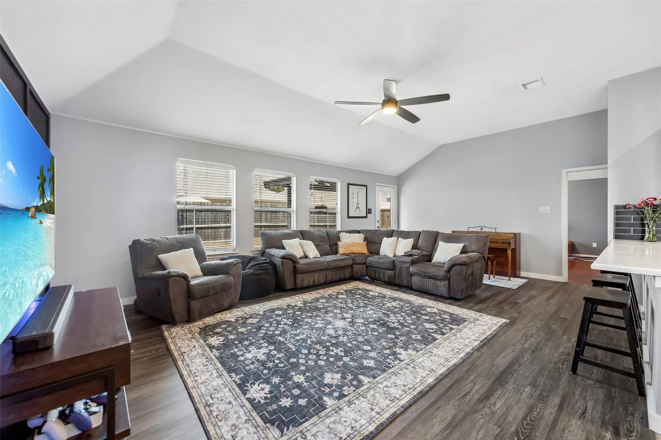 Single Family Residence For Sale in Collin County , 821 Austin Lane, Lavon, Texas 75166, 4 Bedroom, 2 Bathroom, 2 Garage spaces, 1,790 Sqft, built in 2006, mls#21350013, Real Estate Agent in Lavon, Homes For Sale in Collin county, Homes For Sale in Lavon, Realtor in Lavon Texas, Real Estate Brokerage Independent Realty Texas, Luminita Cordes Realtor