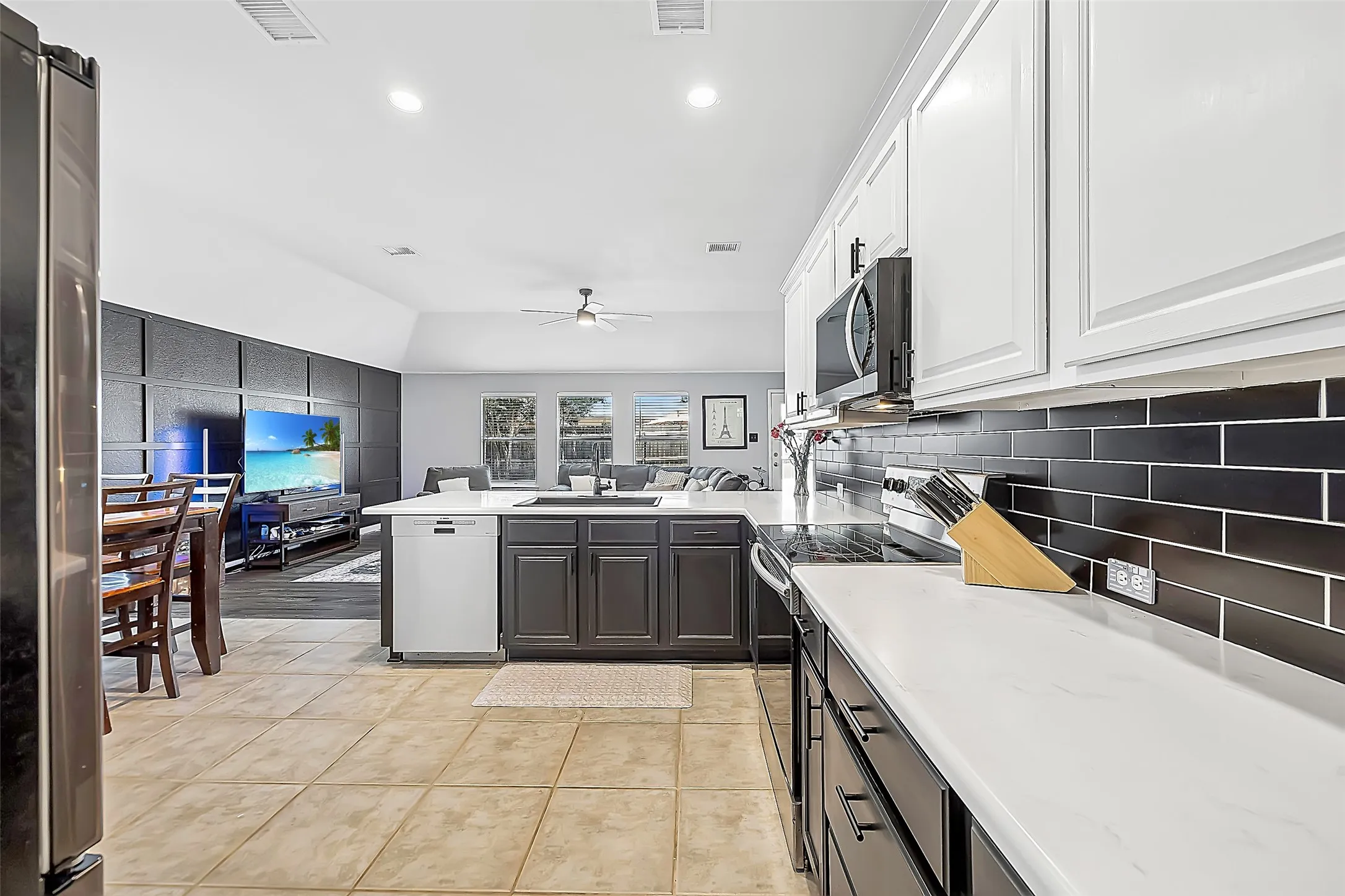 Single Family Residence For Sale in Collin County , 821 Austin Lane, Lavon, Texas 75166, 4 Bedroom, 2 Bathroom, 2 Garage spaces, 1,790 Sqft, built in 2006, mls#21350013, Real Estate Agent in Lavon, Homes For Sale in Collin county, Homes For Sale in Lavon, Realtor in Lavon Texas, Real Estate Brokerage Independent Realty Texas, Luminita Cordes Realtor