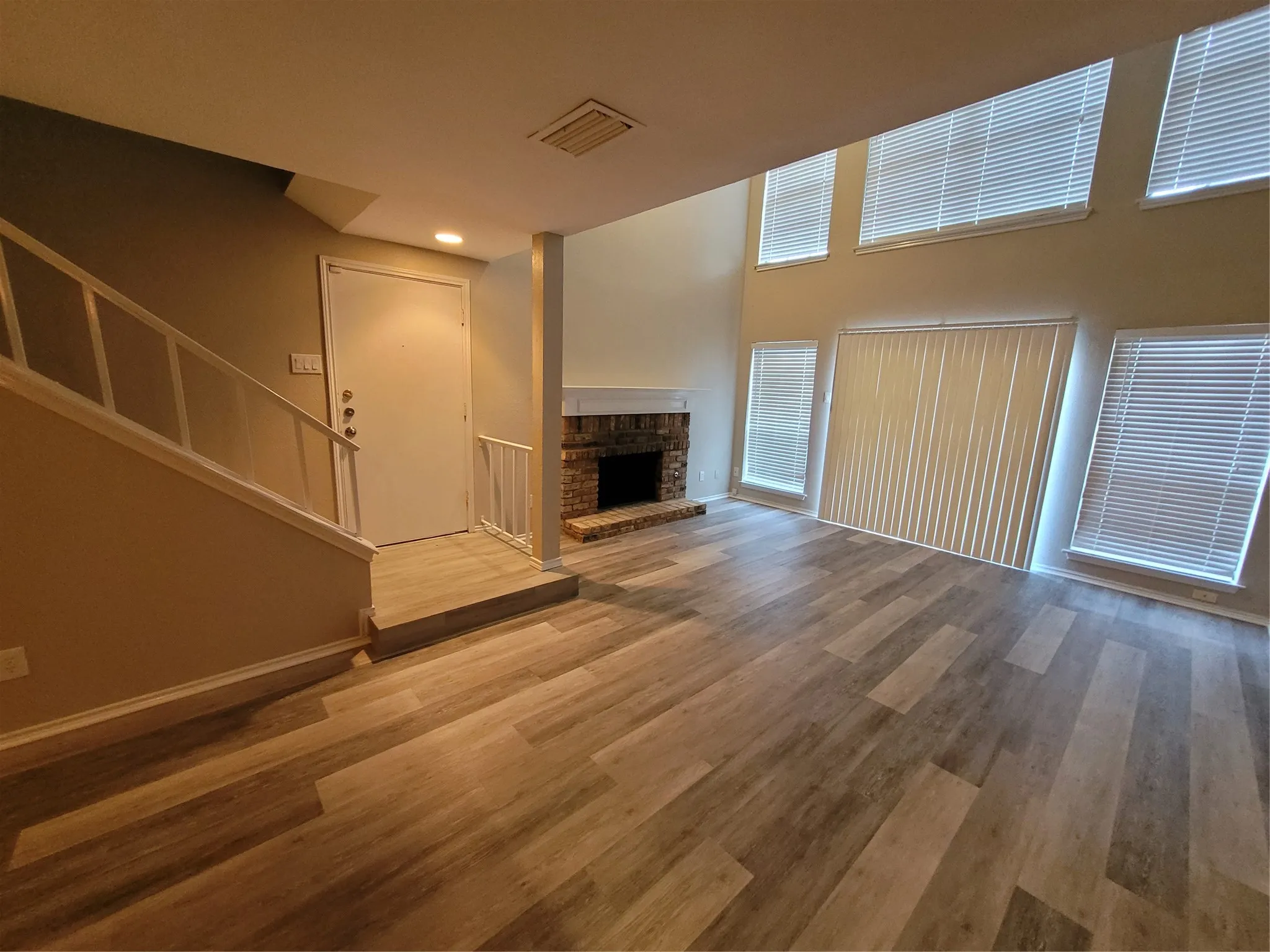 Condominium For Rent in Dallas County , 15221 Berry Trail 901, Dallas, Texas 75248, 1 Bedroom, 2 Bathroom, Garage spaces, 936 Sqft, built in 1981, mls#21358629, Real Estate Agent in Dallas, Homes For Rent in Dallas county, Homes For Rent in Dallas, Realtor in Dallas Texas, Real Estate Brokerage Independent Realty Texas, Luminita Cordes Realtor