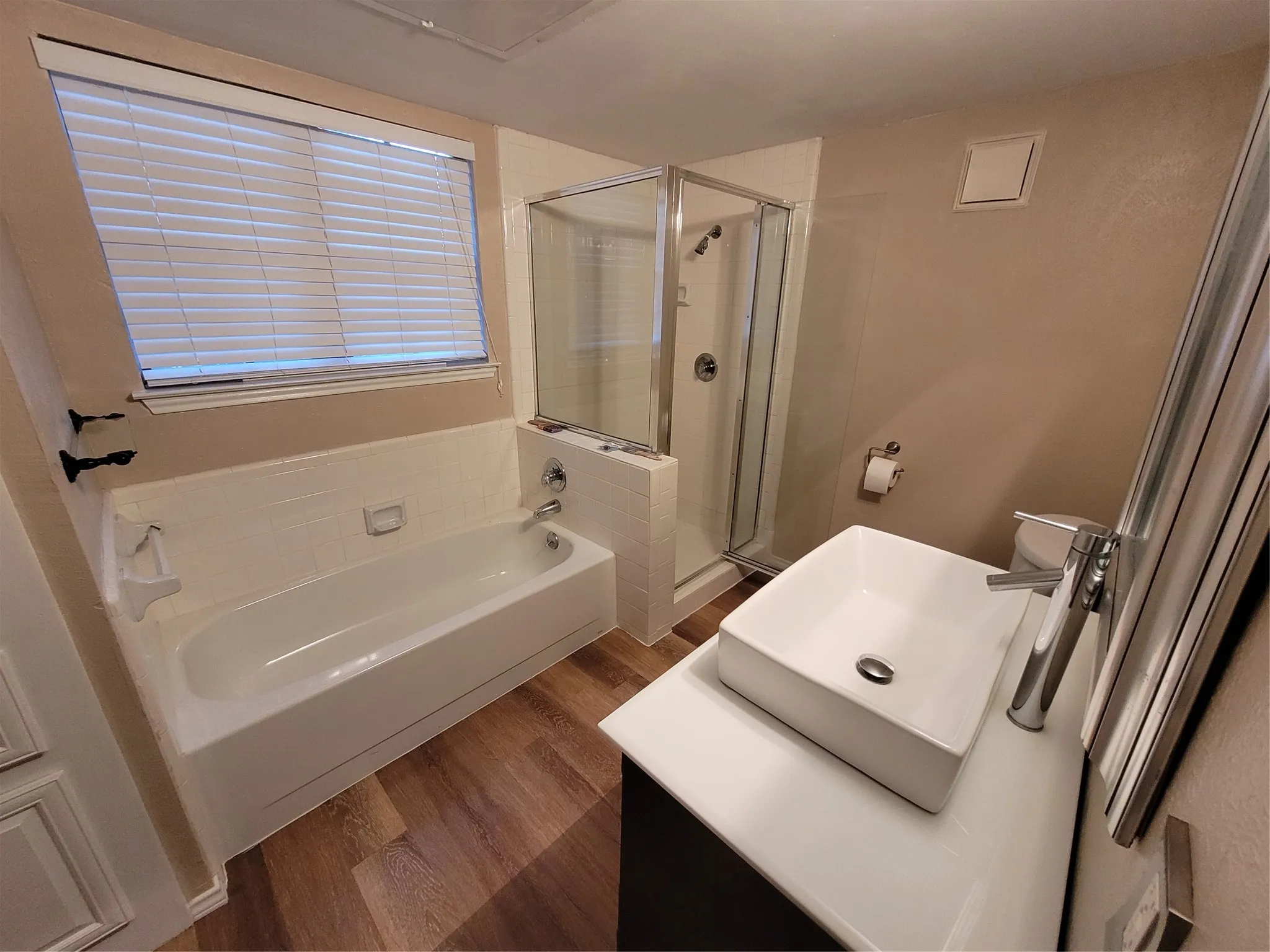 Condominium For Rent in Dallas County , 15221 Berry Trail 901, Dallas, Texas 75248, 1 Bedroom, 2 Bathroom, Garage spaces, 936 Sqft, built in 1981, mls#21358629, Real Estate Agent in Dallas, Homes For Rent in Dallas county, Homes For Rent in Dallas, Realtor in Dallas Texas, Real Estate Brokerage Independent Realty Texas, Luminita Cordes Realtor