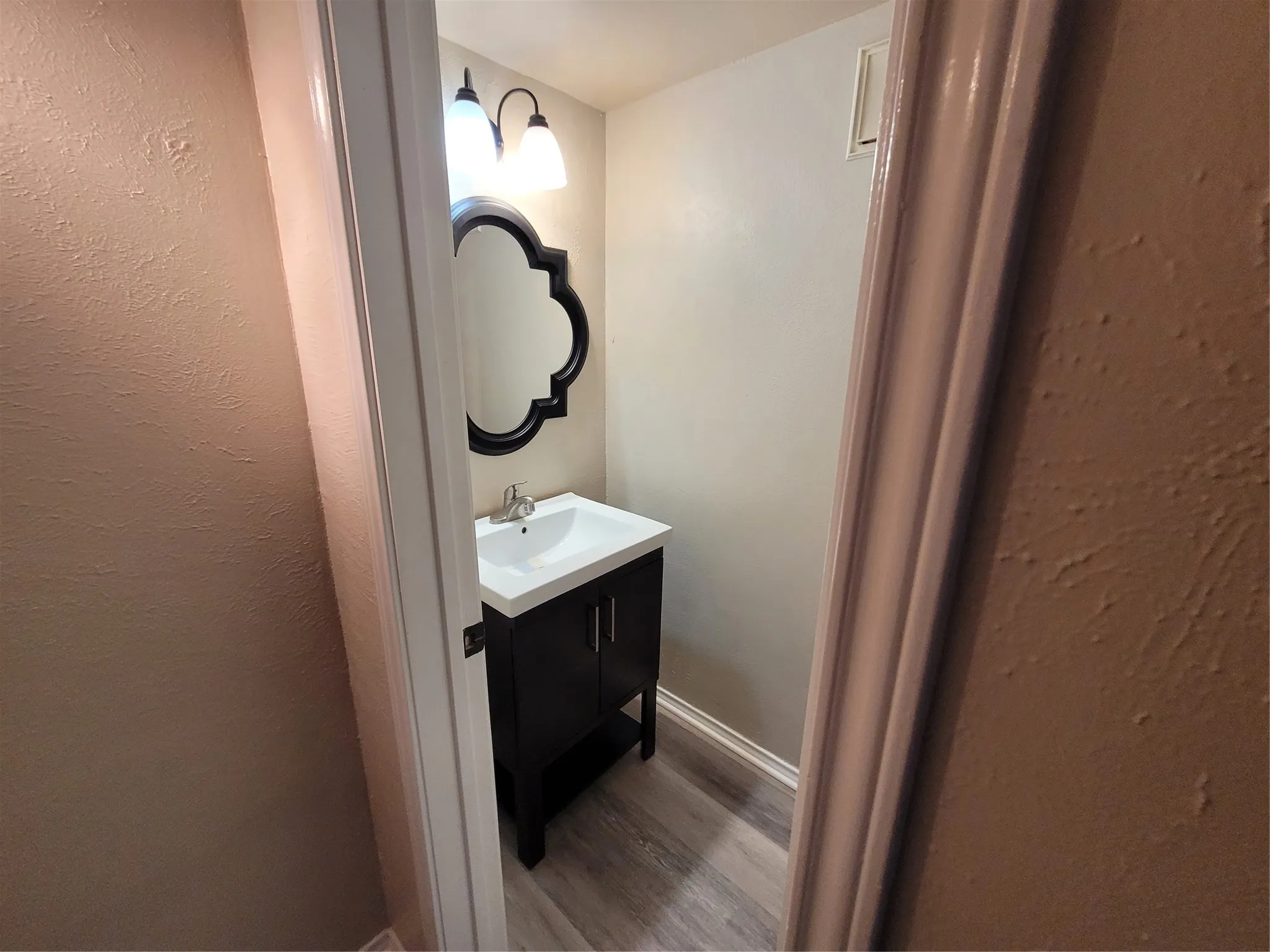 Condominium For Rent in Dallas County , 15221 Berry Trail 901, Dallas, Texas 75248, 1 Bedroom, 2 Bathroom, Garage spaces, 936 Sqft, built in 1981, mls#21358629, Real Estate Agent in Dallas, Homes For Rent in Dallas county, Homes For Rent in Dallas, Realtor in Dallas Texas, Real Estate Brokerage Independent Realty Texas, Luminita Cordes Realtor