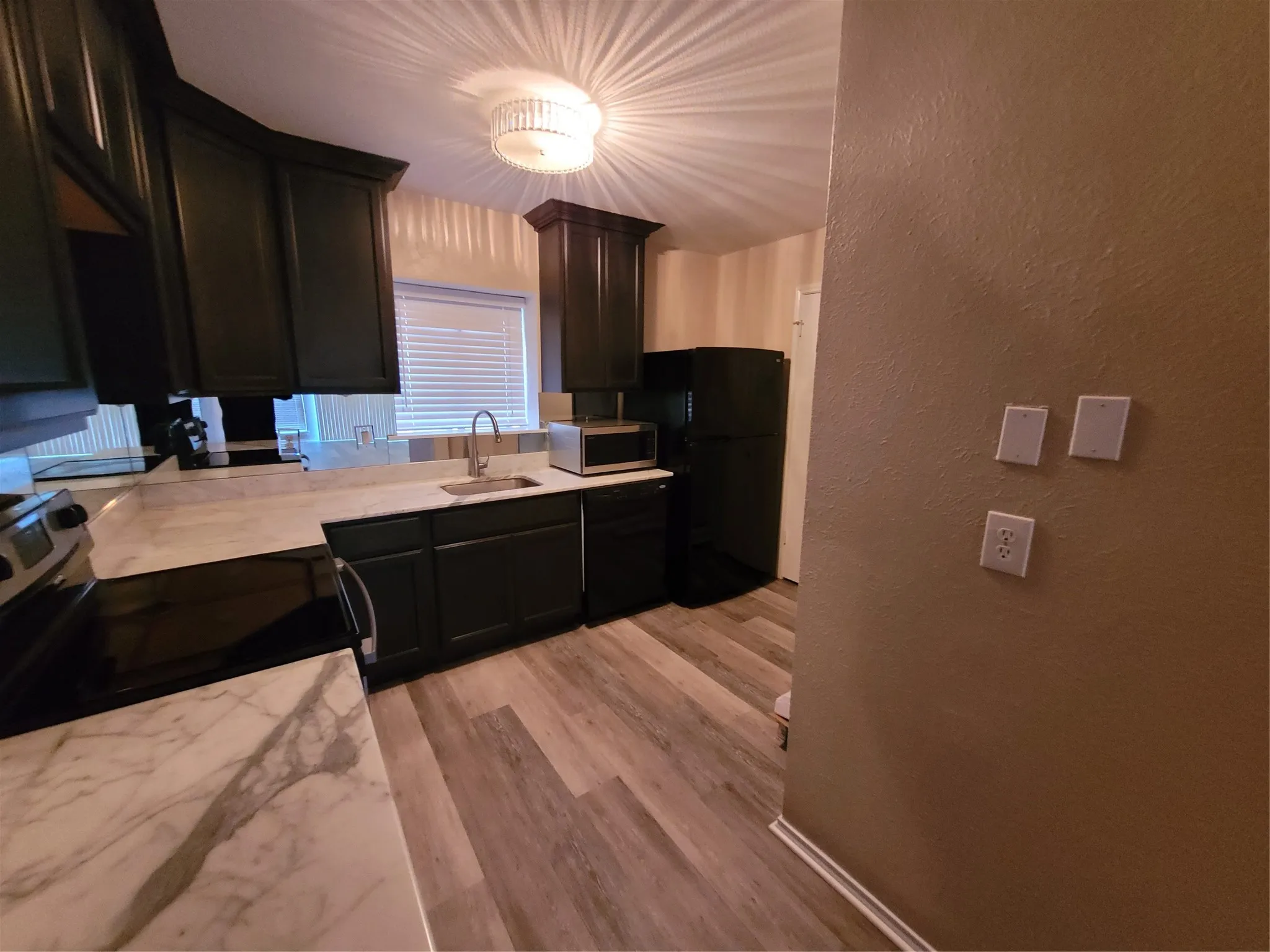 Condominium For Rent in Dallas County , 15221 Berry Trail 901, Dallas, Texas 75248, 1 Bedroom, 2 Bathroom, Garage spaces, 936 Sqft, built in 1981, mls#21358629, Real Estate Agent in Dallas, Homes For Rent in Dallas county, Homes For Rent in Dallas, Realtor in Dallas Texas, Real Estate Brokerage Independent Realty Texas, Luminita Cordes Realtor