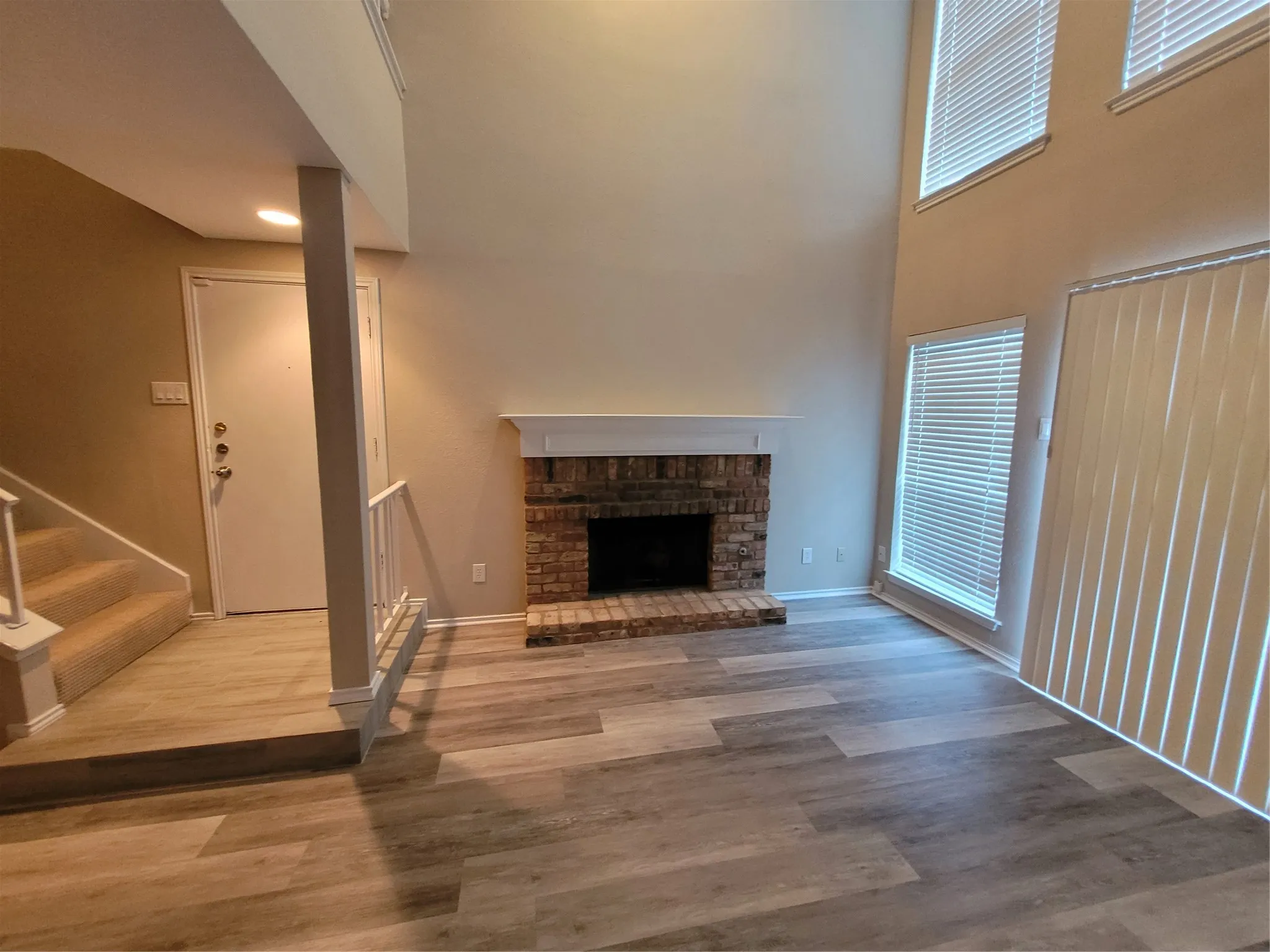 Condominium For Rent in Dallas County , 15221 Berry Trail 901, Dallas, Texas 75248, 1 Bedroom, 2 Bathroom, Garage spaces, 936 Sqft, built in 1981, mls#21358629, Real Estate Agent in Dallas, Homes For Rent in Dallas county, Homes For Rent in Dallas, Realtor in Dallas Texas, Real Estate Brokerage Independent Realty Texas, Luminita Cordes Realtor