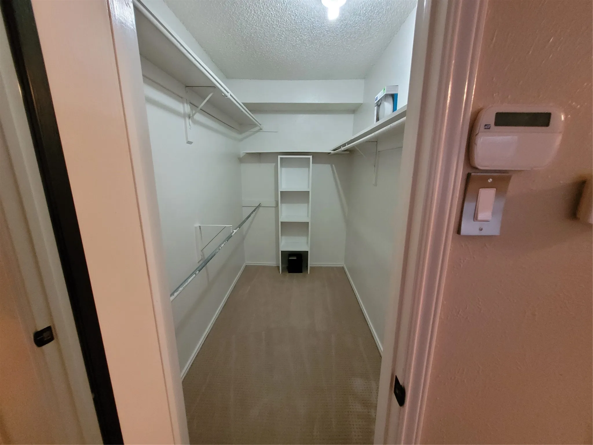 Condominium For Rent in Dallas County , 15221 Berry Trail 901, Dallas, Texas 75248, 1 Bedroom, 2 Bathroom, Garage spaces, 936 Sqft, built in 1981, mls#21358629, Real Estate Agent in Dallas, Homes For Rent in Dallas county, Homes For Rent in Dallas, Realtor in Dallas Texas, Real Estate Brokerage Independent Realty Texas, Luminita Cordes Realtor