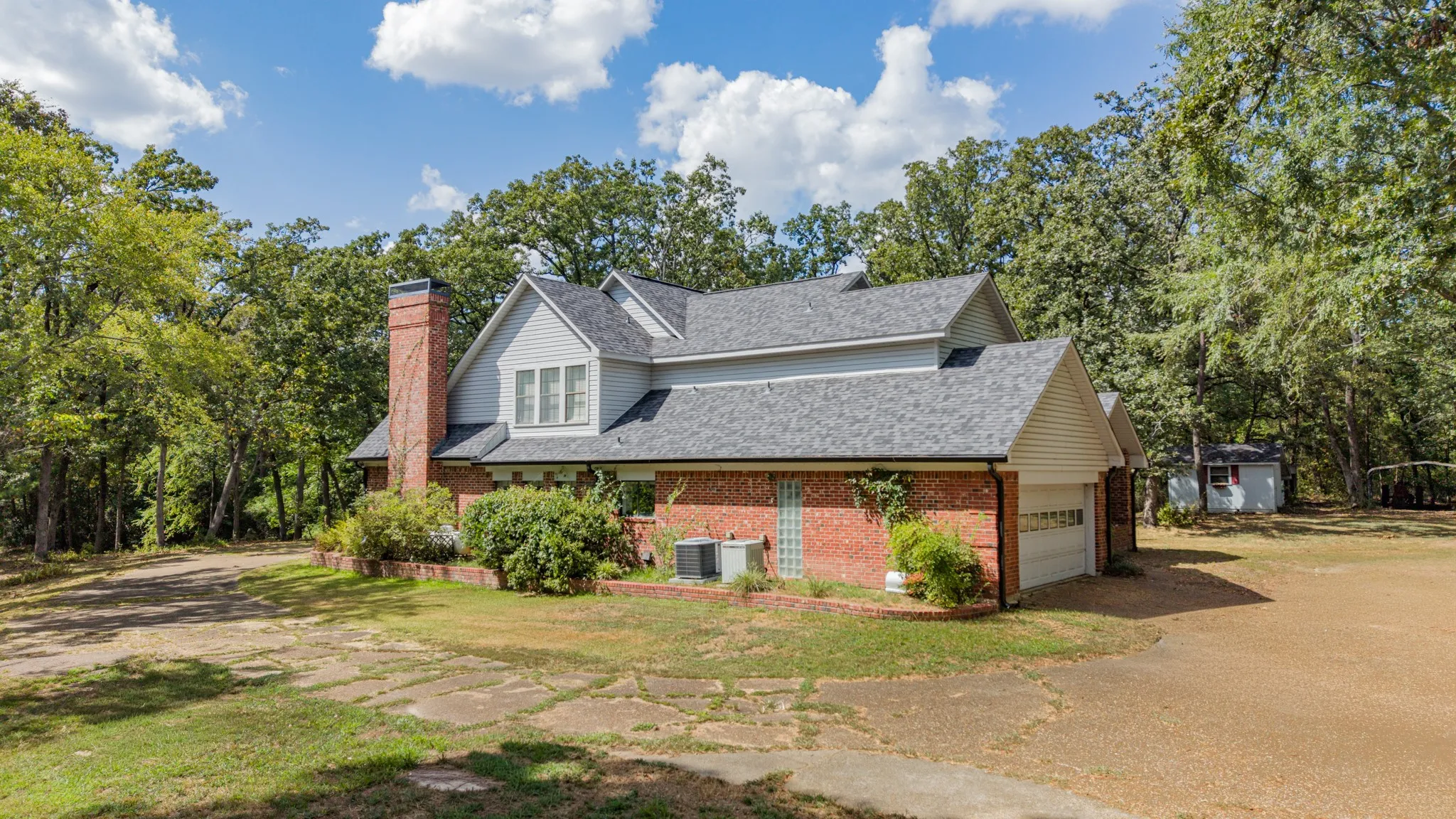 Single Family Residence For Sale in Franklin (TX) County , 3199 Farm Road 2723, Mount Vernon, Texas 75457, 4 Bedroom, 3 Bathroom, 2 Garage spaces, 3,286 Sqft, built in 1989, mls#21348171, Real Estate Agent in Mount Vernon, Homes For Sale in Franklin (TX) county, Homes For Sale in Mount Vernon, Realtor in Mount Vernon Texas, Real Estate Brokerage Independent Realty Texas, Luminita Cordes Realtor